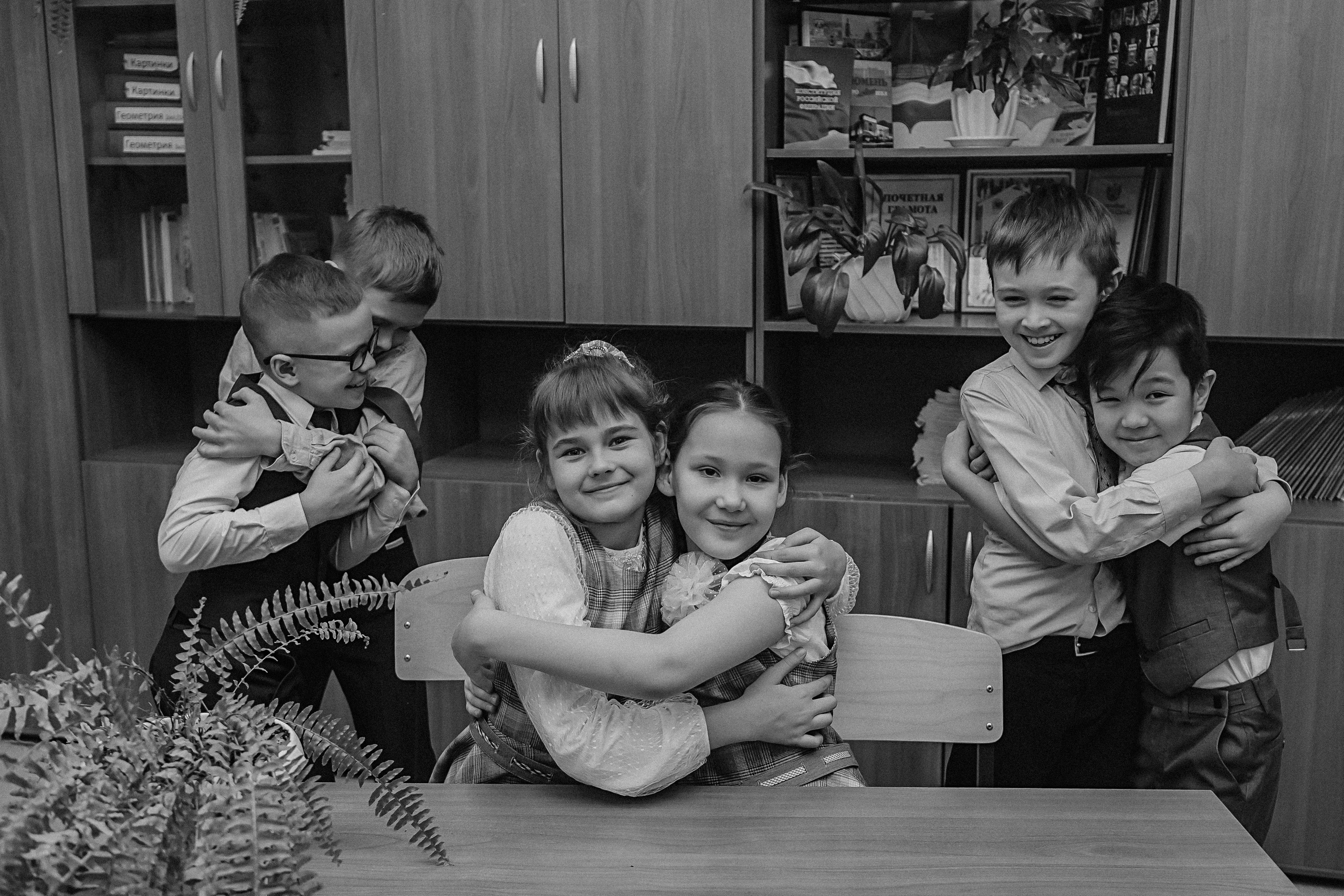 2 класс в школе. Семейный фотограф Тюмень, фотограф на роды Салмина Мария