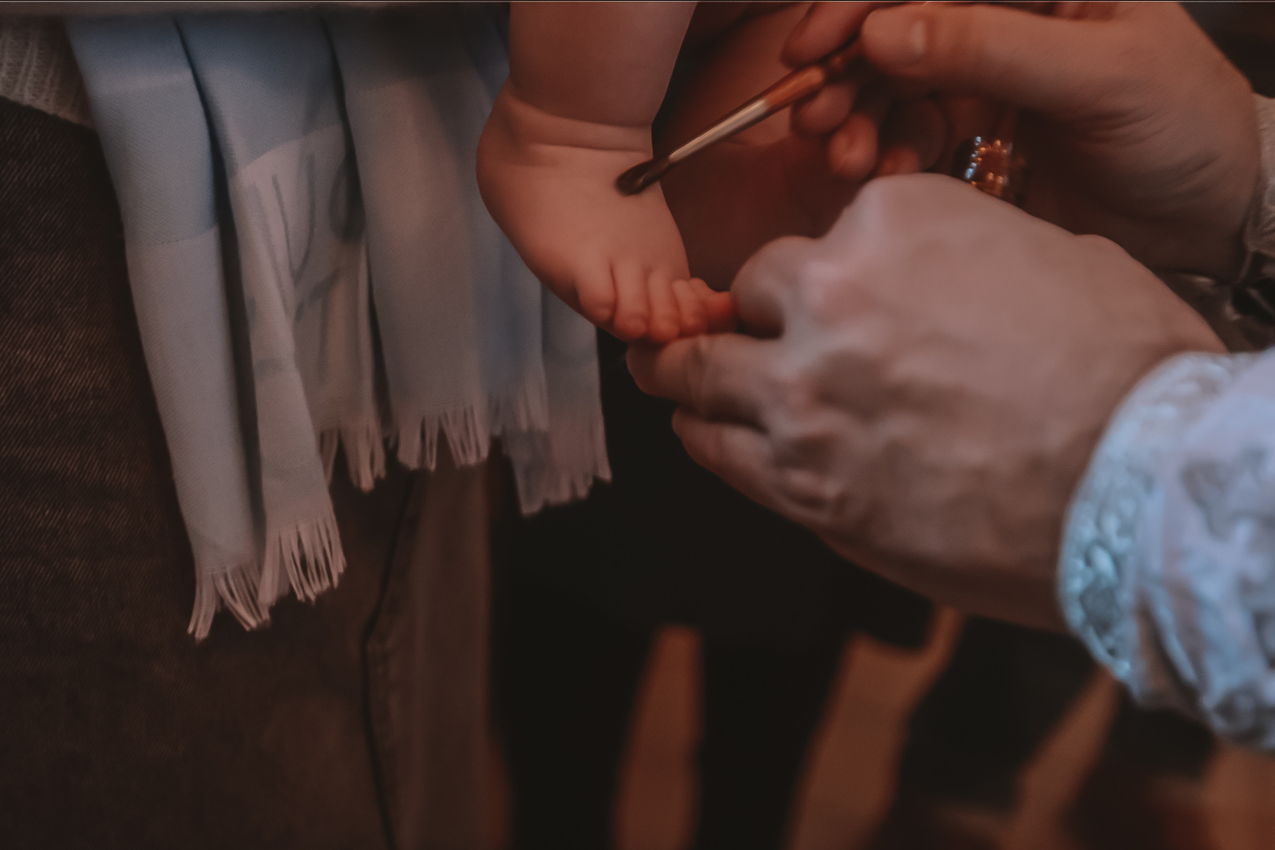 Крещение семакова. Семейный фотограф Тюмень, фотограф на роды Салмина Мария