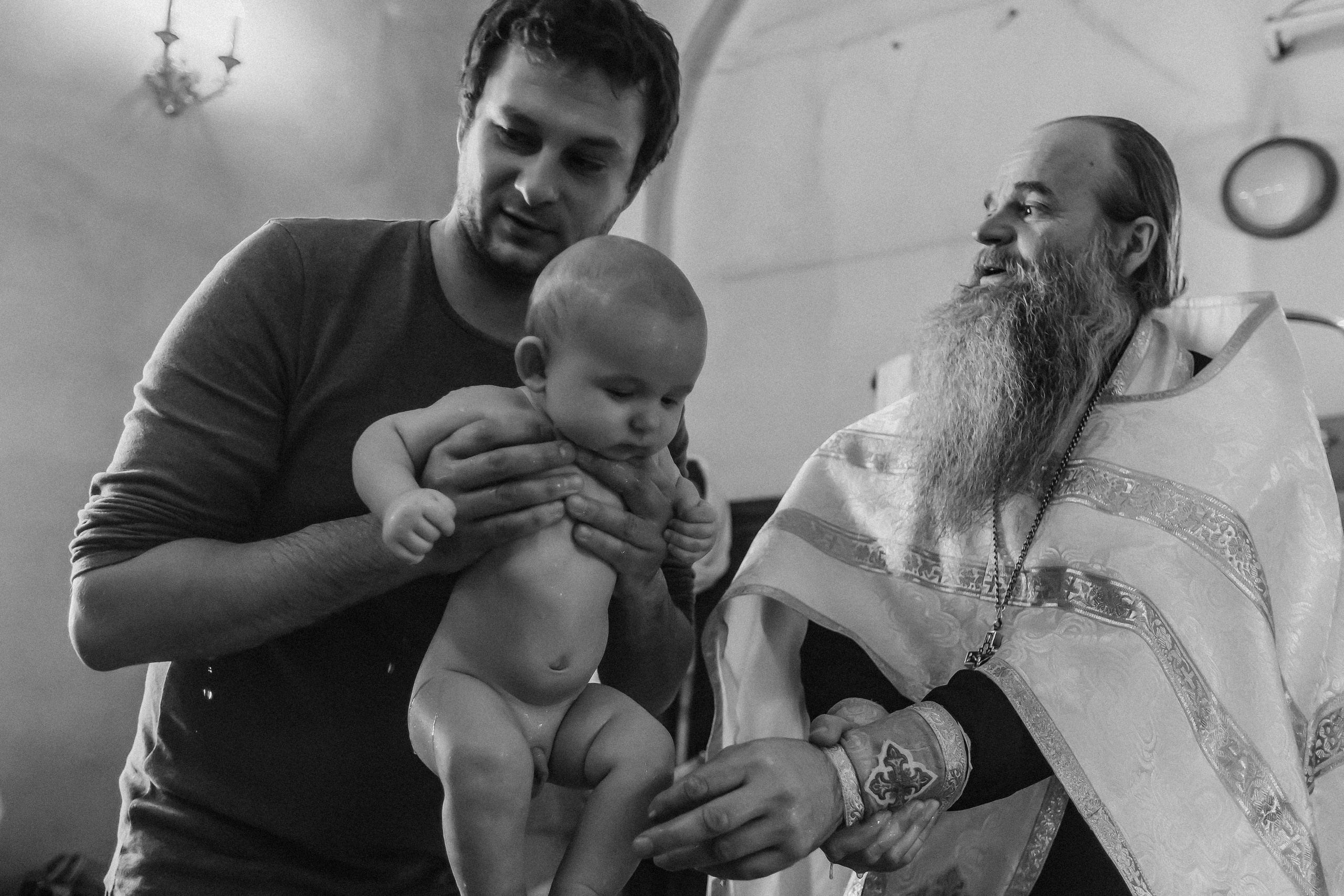 Крещение семакова. Семейный фотограф Тюмень, фотограф на роды Салмина Мария