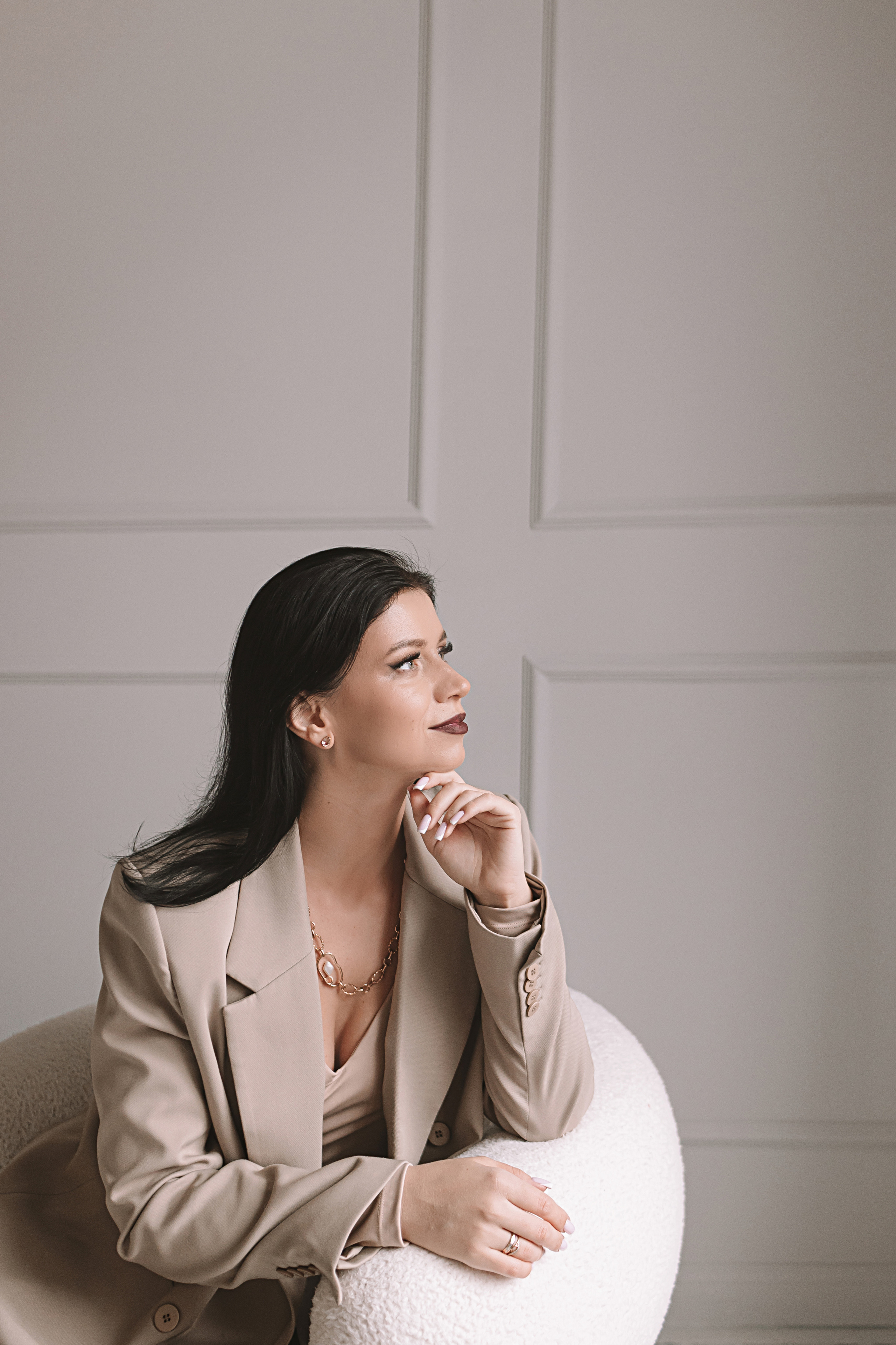 Руководитель студий красоты, студия Белая. Семейный фотограф Тюмень, фотограф на роды Салмина Мария