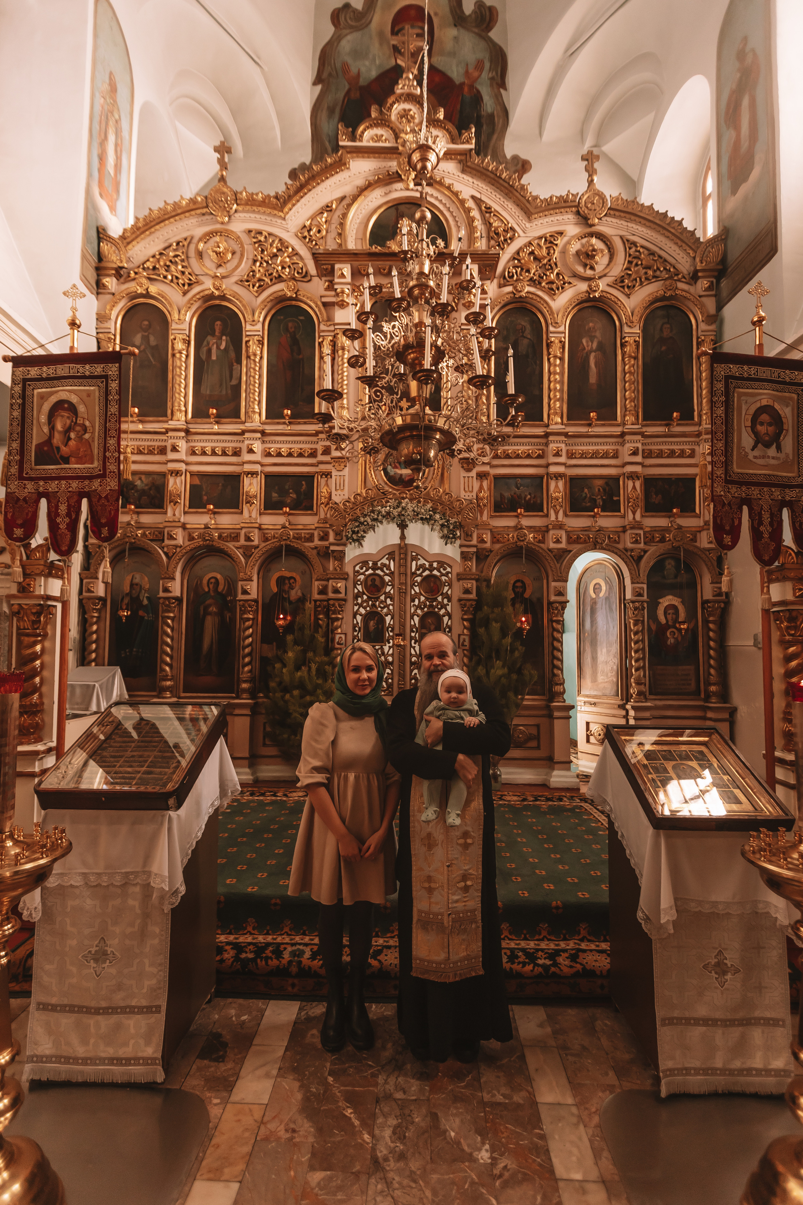 Крещение семакова. Семейный фотограф Тюмень, фотограф на роды Салмина Мария