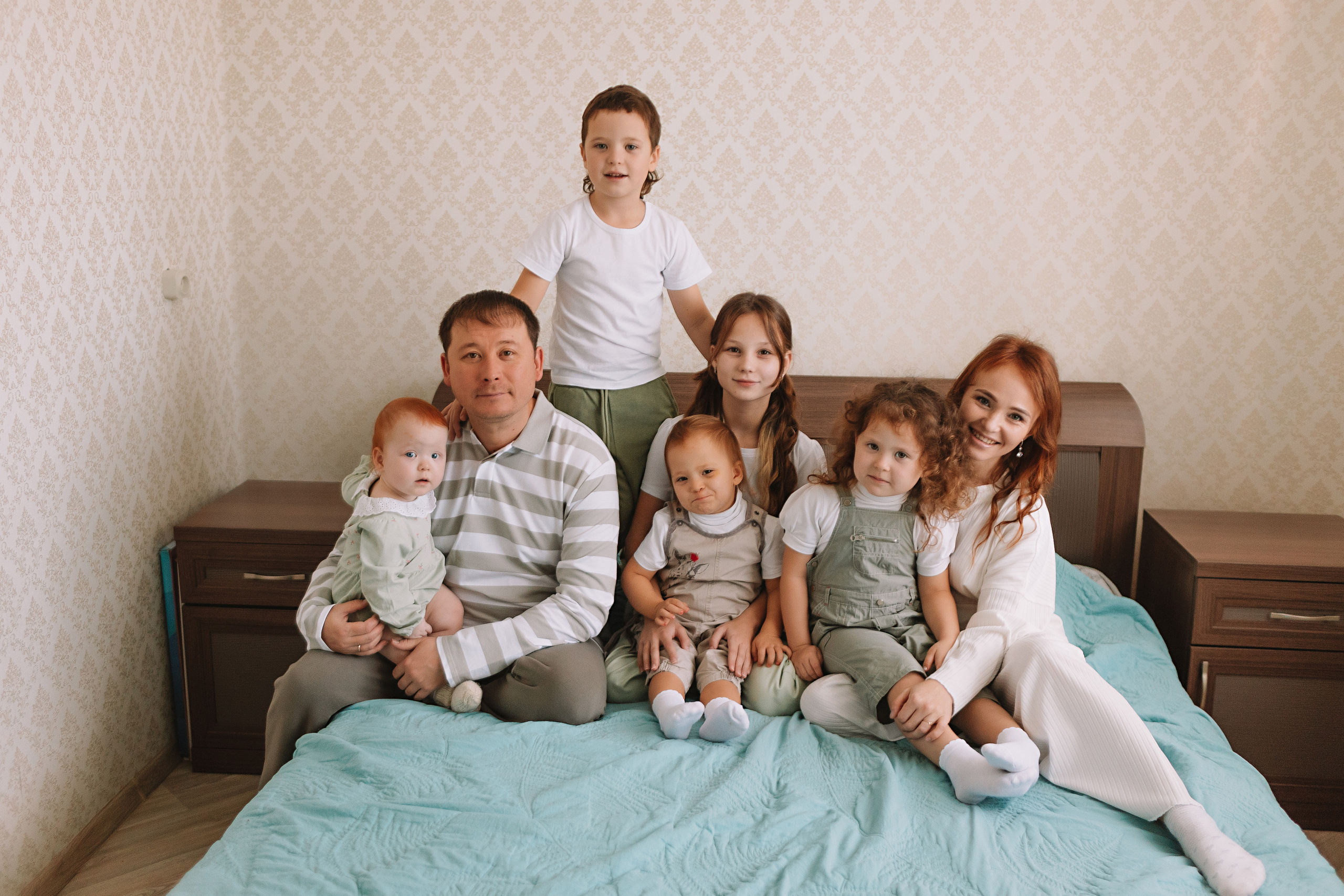 Большая семья (17 человек в частном доме, 2 часа). Семейный фотограф Тюмень, фотограф на роды Салмина Мария