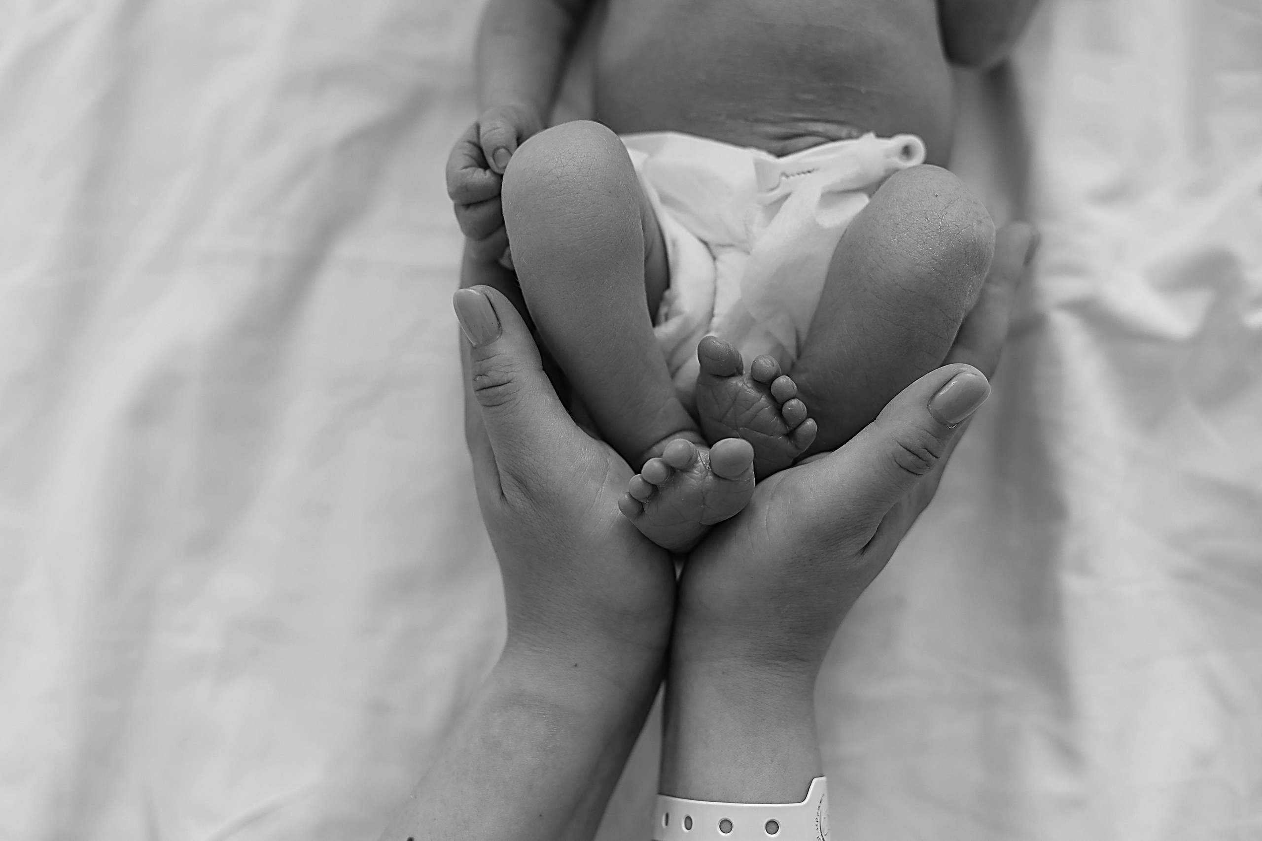 В палате сборный. Семейный фотограф Тюмень, фотограф на роды Салмина Мария