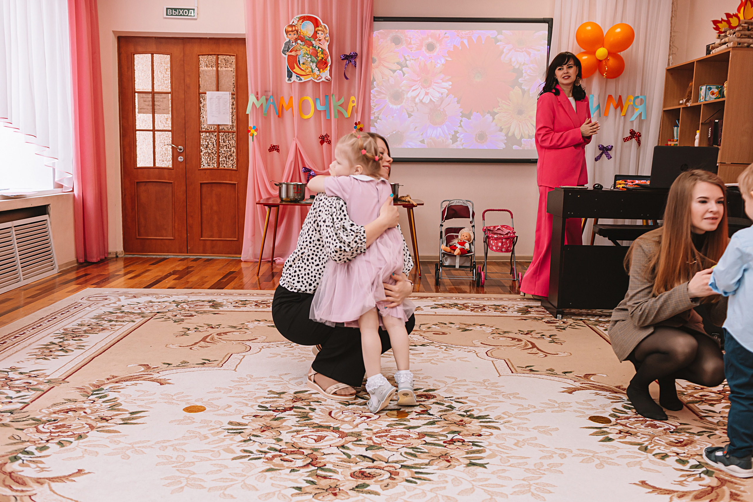 Утренник садик. Семейный фотограф Тюмень, фотограф на роды Салмина Мария