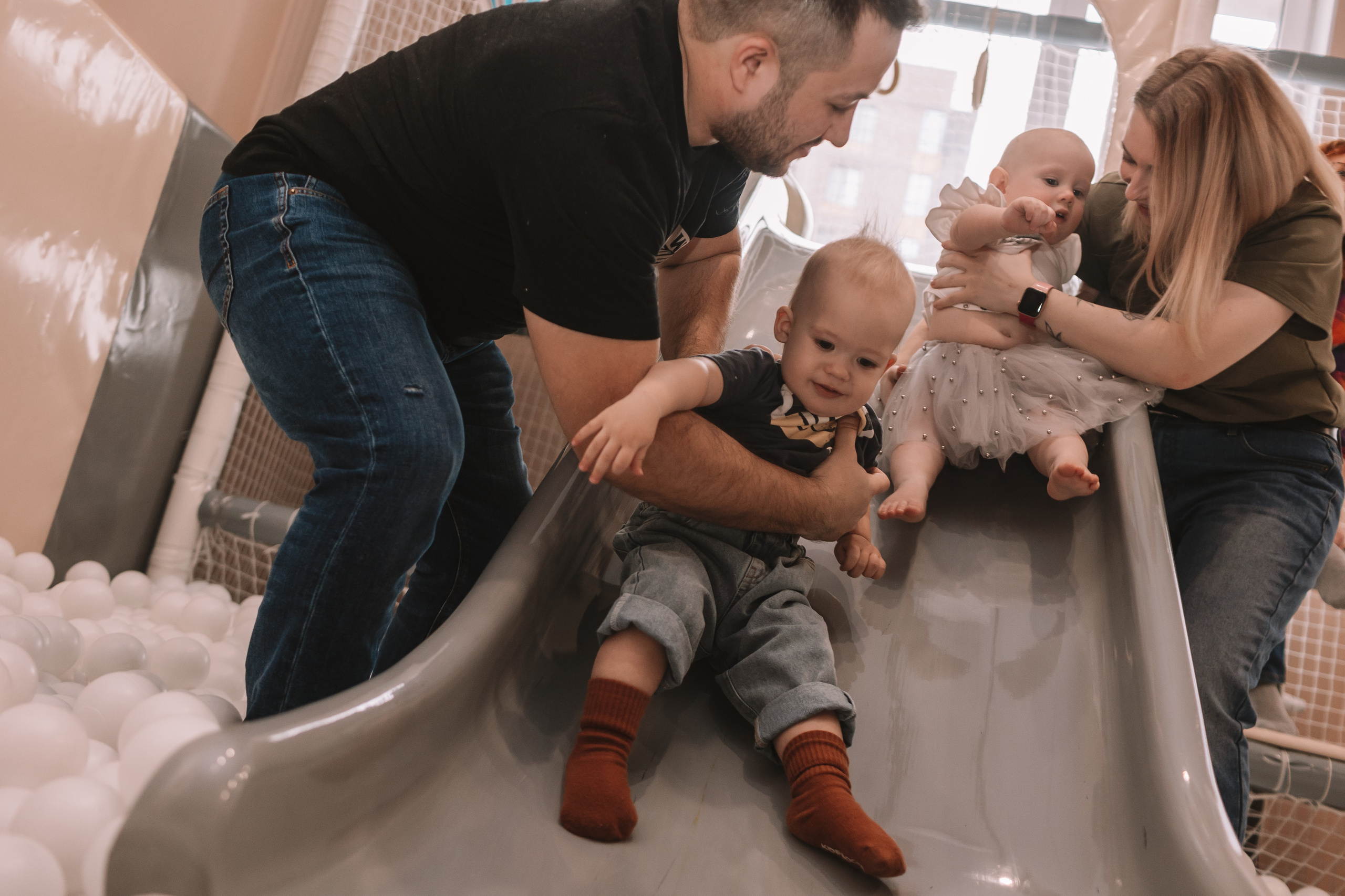 Первый годик в игровой. Семейный фотограф Тюмень, фотограф на роды Салмина Мария