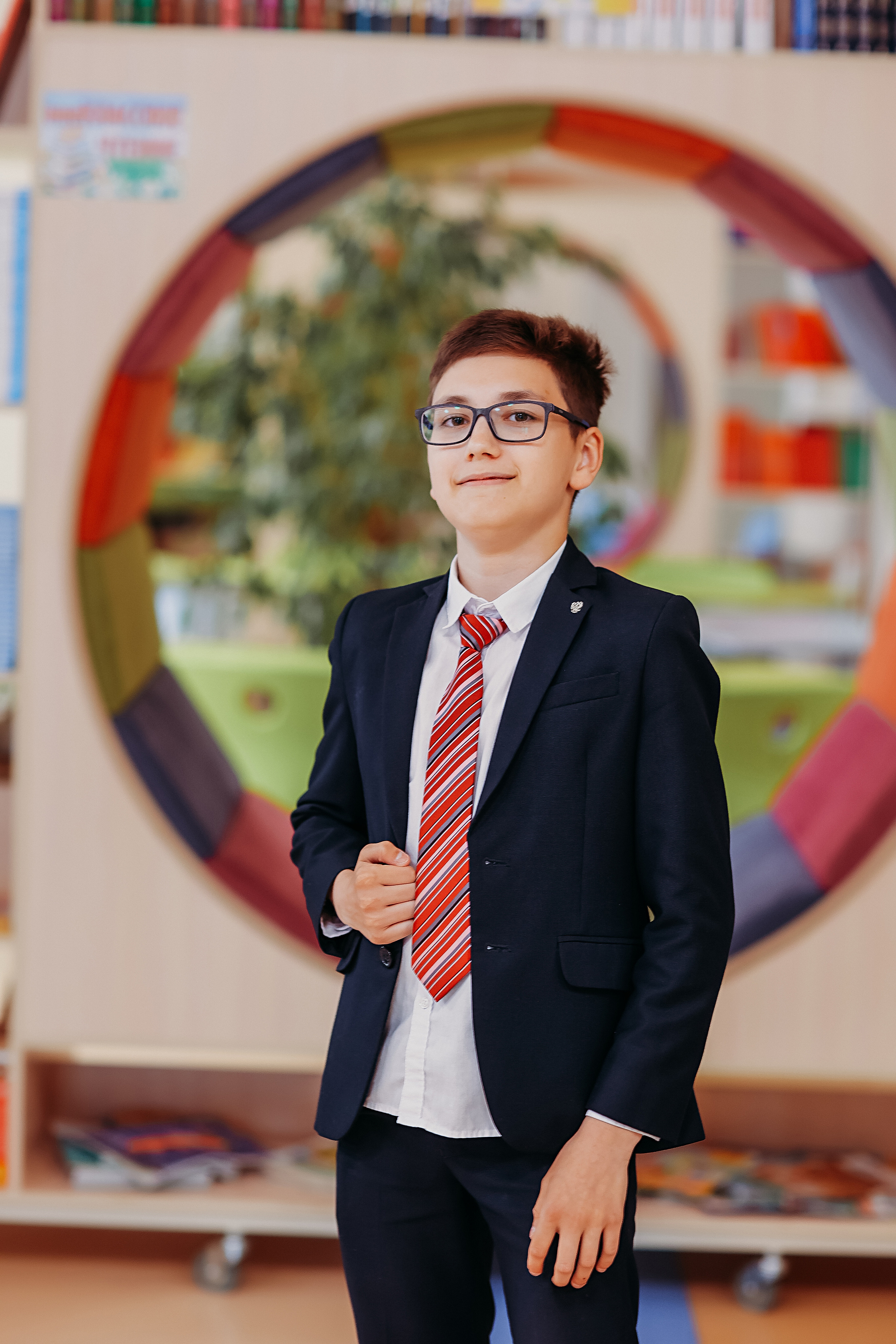 8 класс в библиотеке. Семейный фотограф Тюмень, фотограф на роды Салмина Мария