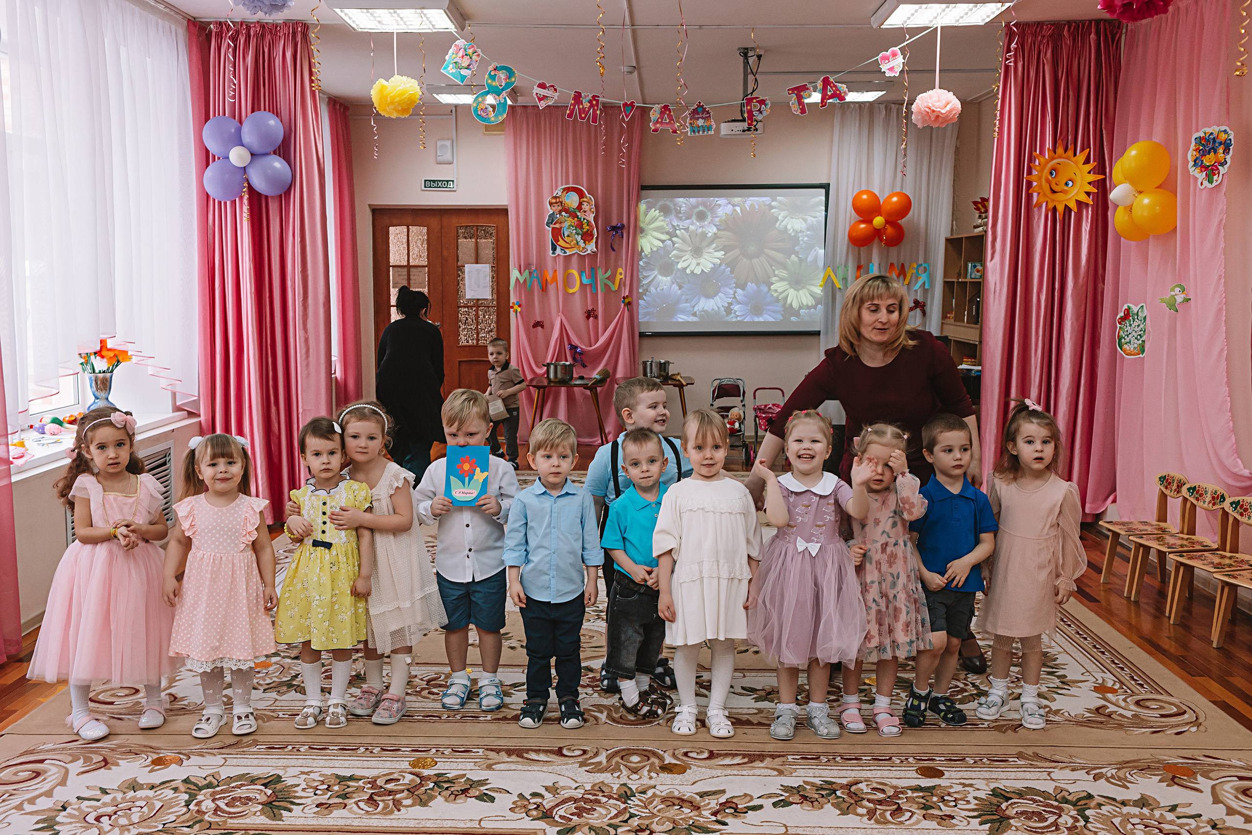 Утренник садик. Семейный фотограф Тюмень, фотограф на роды Салмина Мария