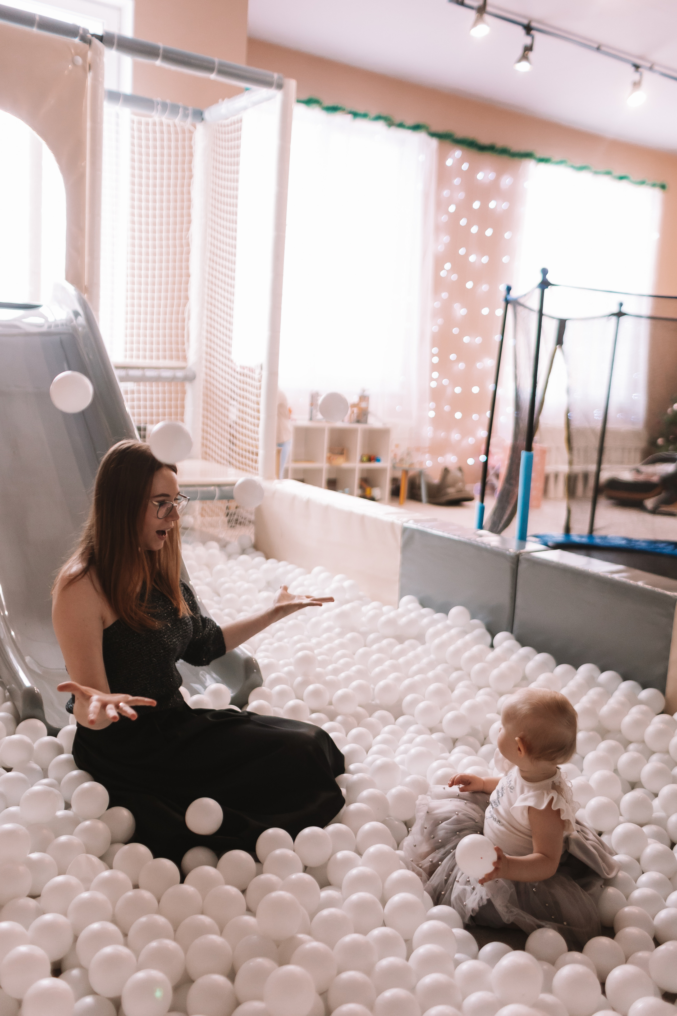 Первый годик в игровой. Семейный фотограф Тюмень, фотограф на роды Салмина Мария