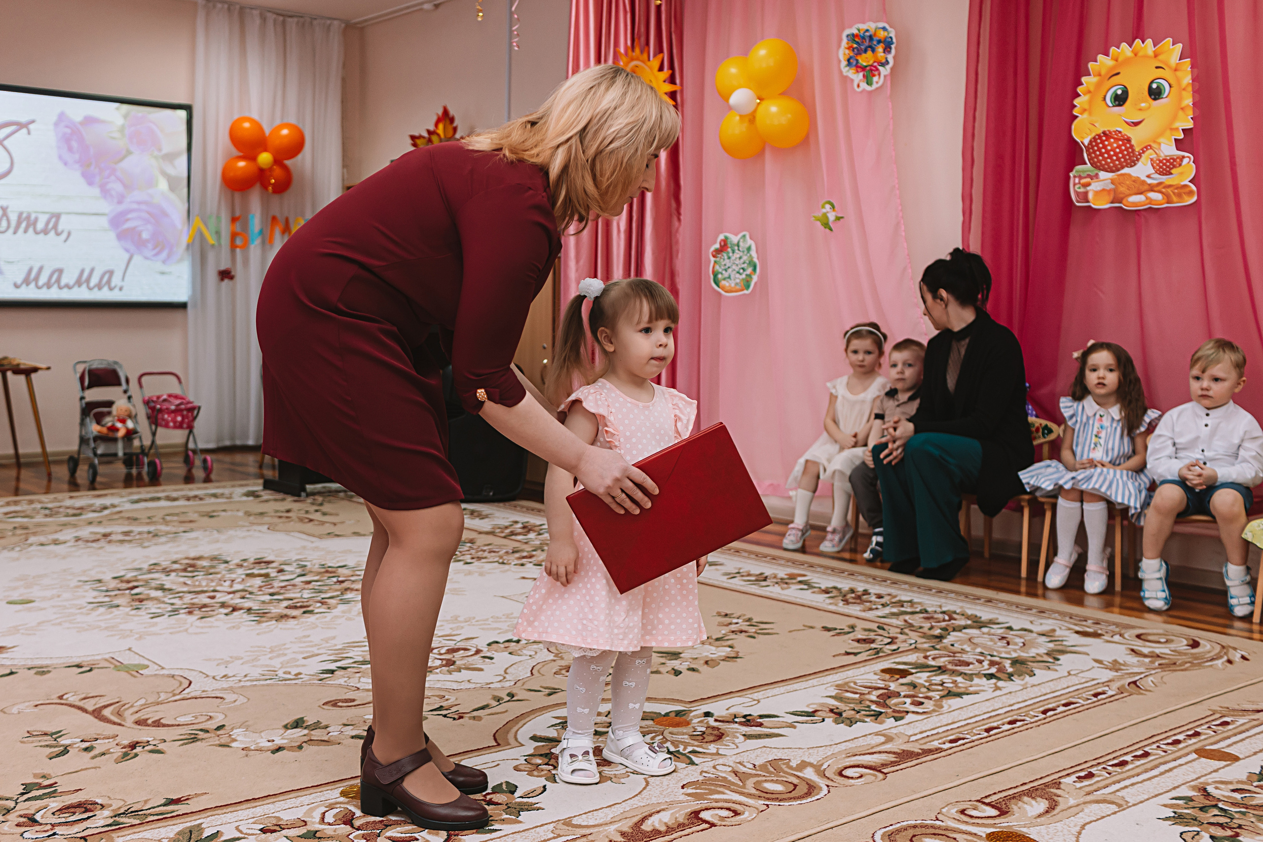 Утренник садик. Семейный фотограф Тюмень, фотограф на роды Салмина Мария