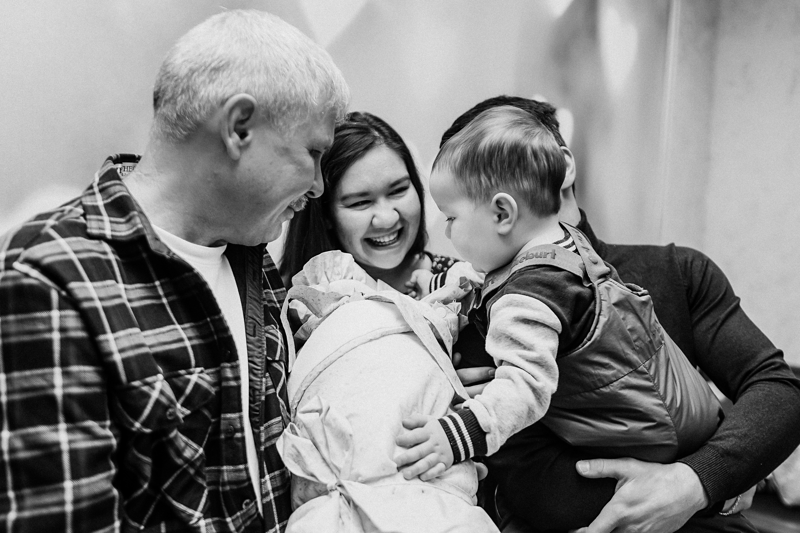 Выписка только зона ожидания. Семейный фотограф Тюмень, фотограф на роды Салмина Мария