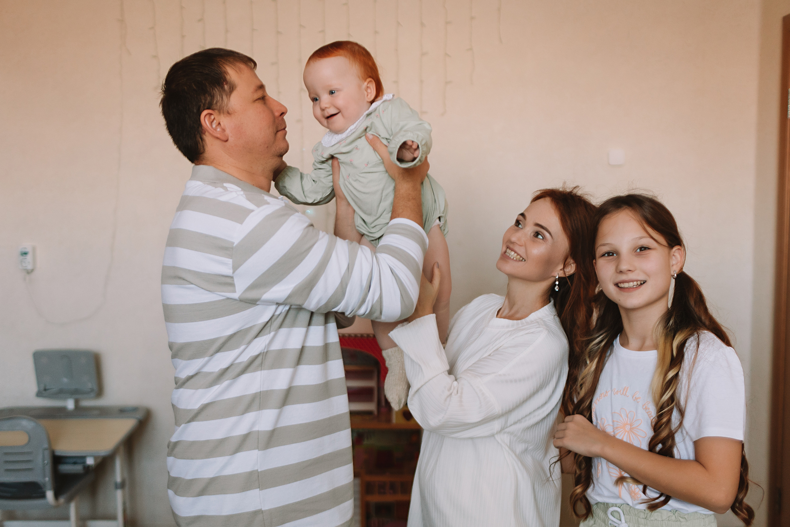 Большая семья (17 человек в частном доме, 2 часа). Семейный фотограф Тюмень, фотограф на роды Салмина Мария