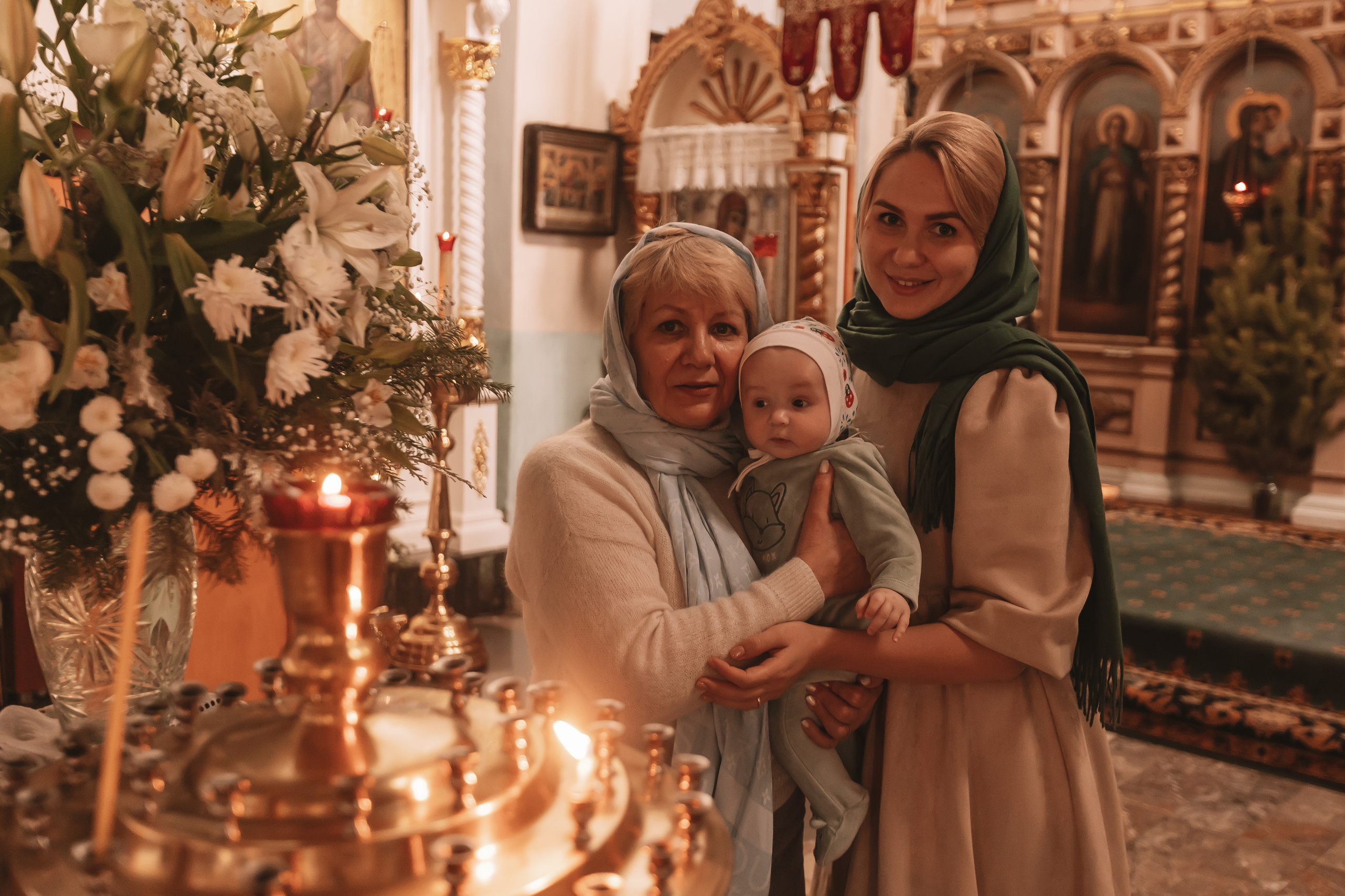 Крещение семакова. Семейный фотограф Тюмень, фотограф на роды Салмина Мария