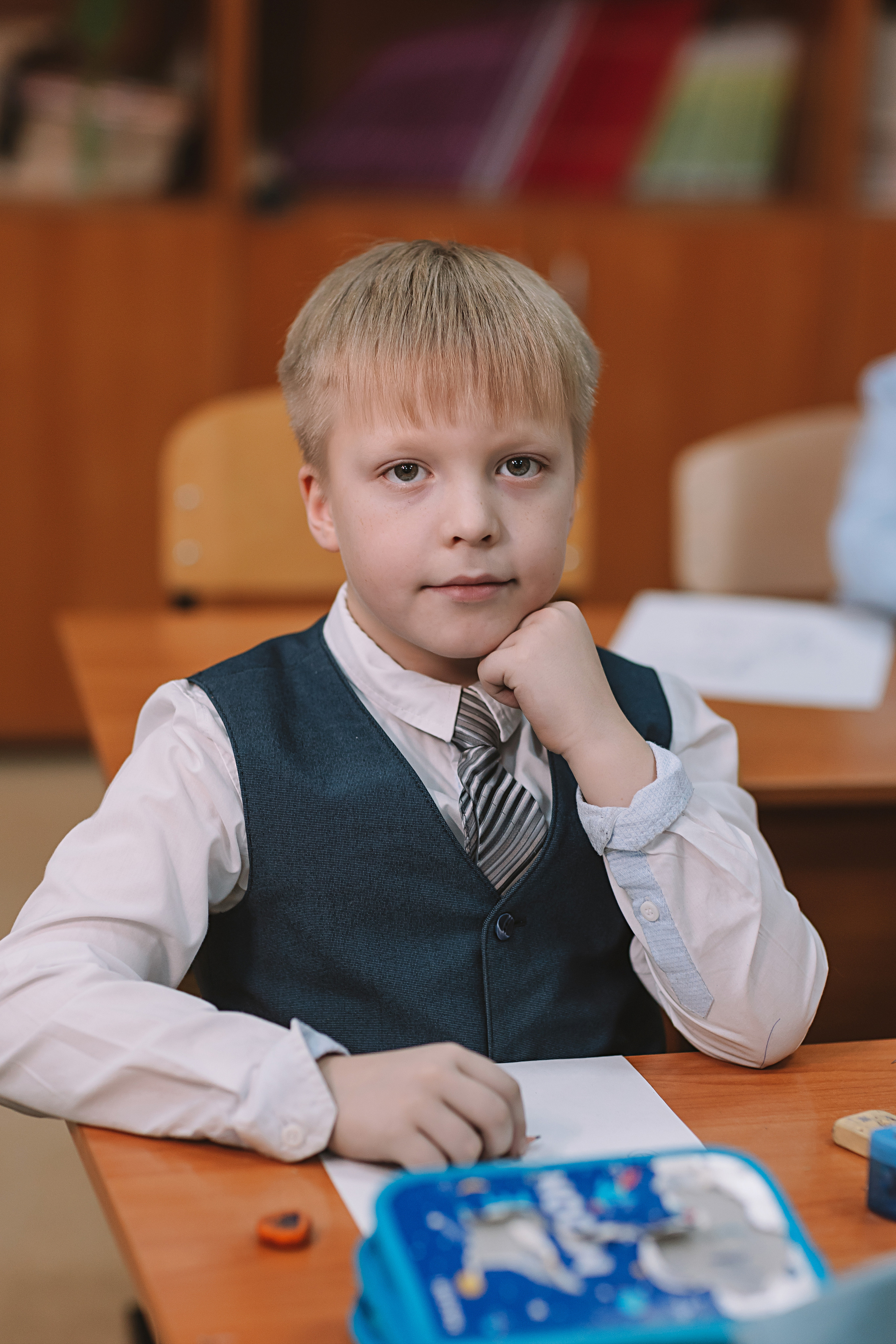 2 класс в школе. Семейный фотограф Тюмень, фотограф на роды Салмина Мария