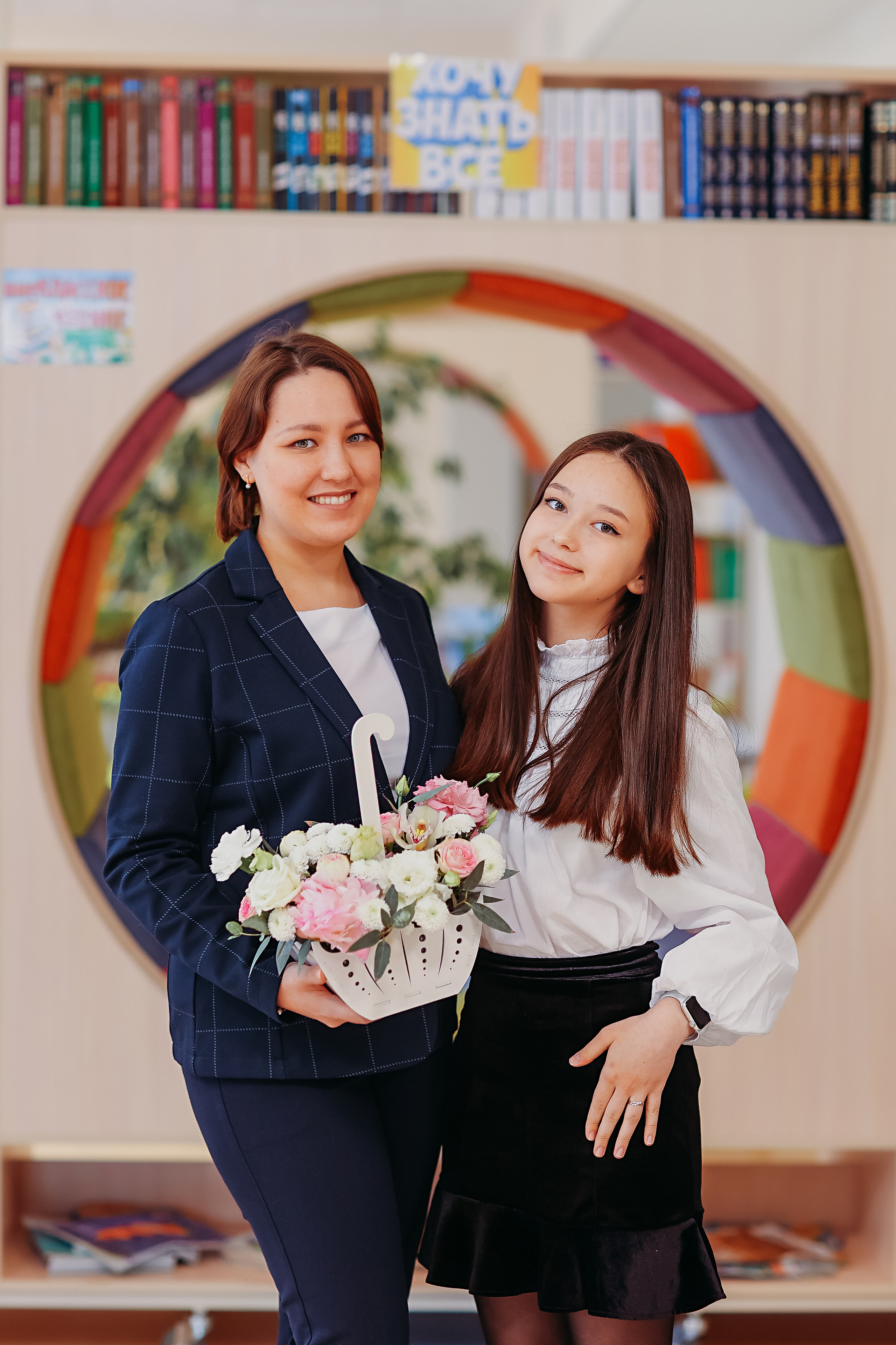 8 класс в библиотеке. Семейный фотограф Тюмень, фотограф на роды Салмина Мария