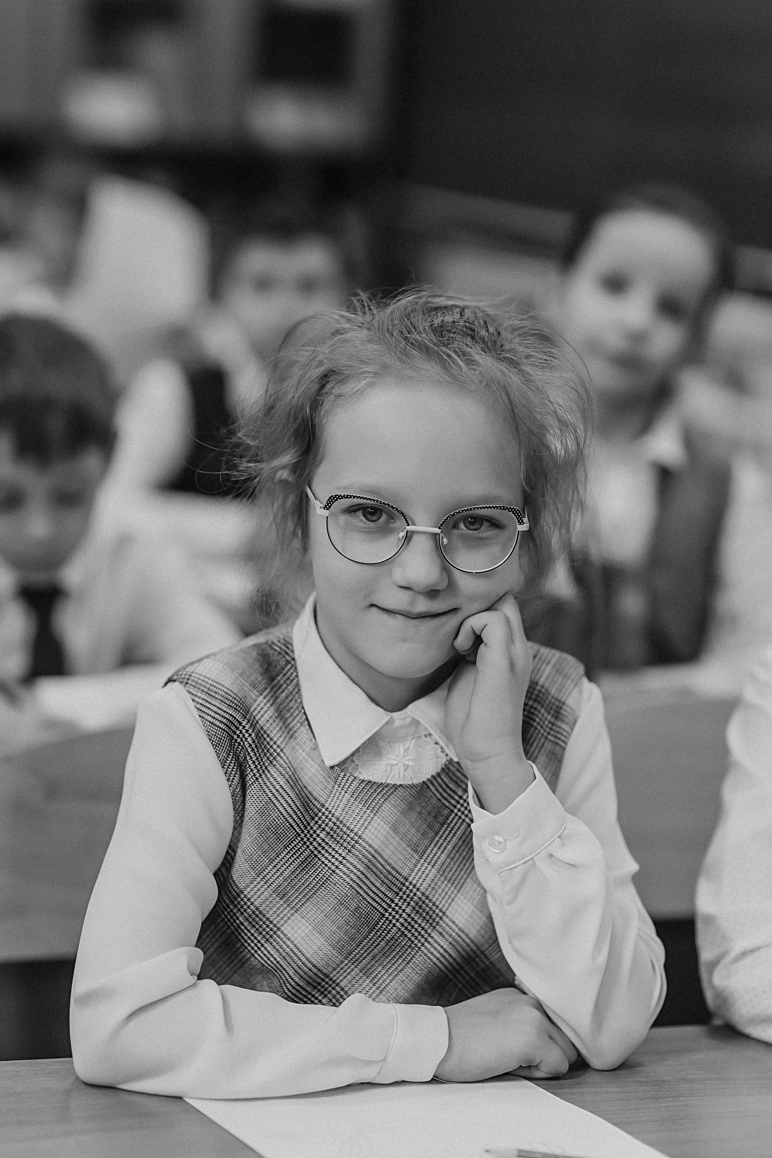 2 класс в школе. Семейный фотограф Тюмень, фотограф на роды Салмина Мария