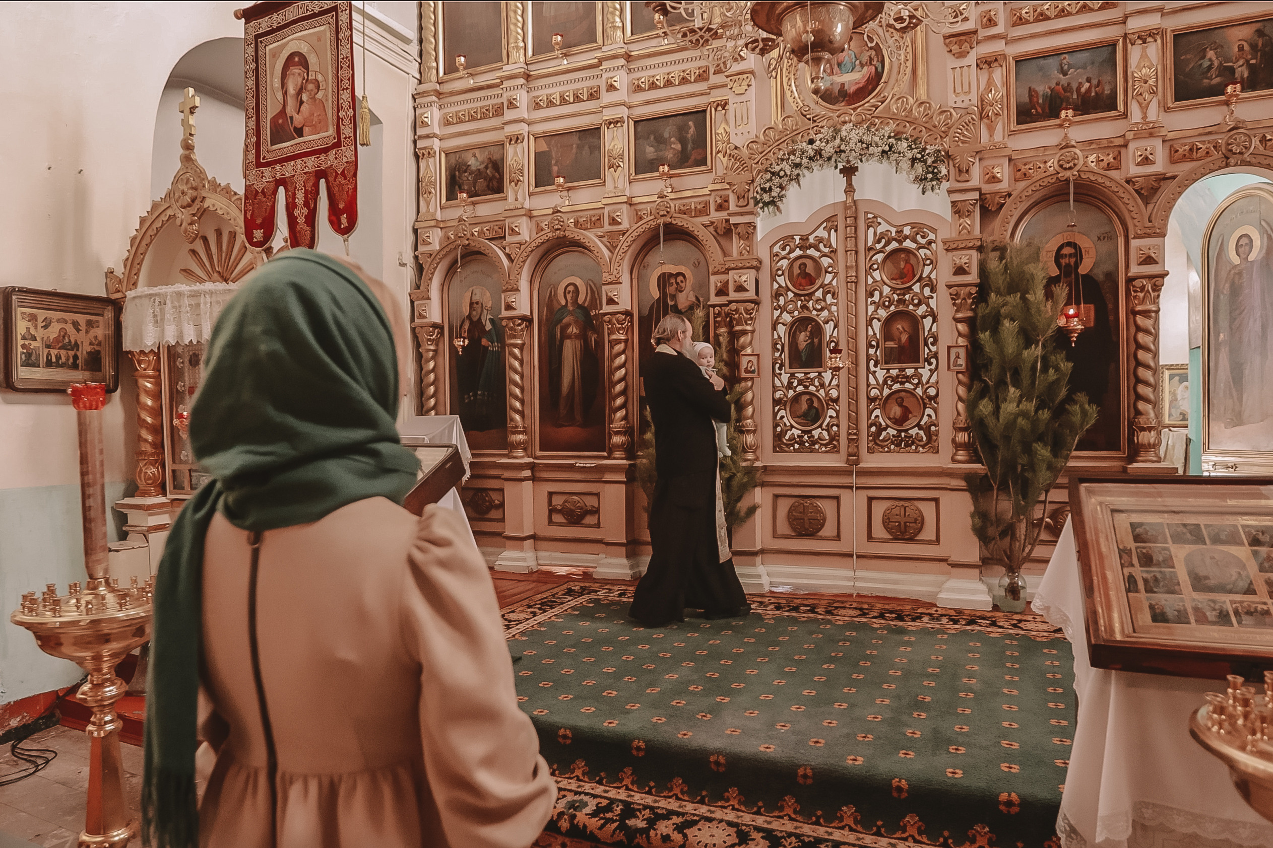 Крещение семакова. Семейный фотограф Тюмень, фотограф на роды Салмина Мария