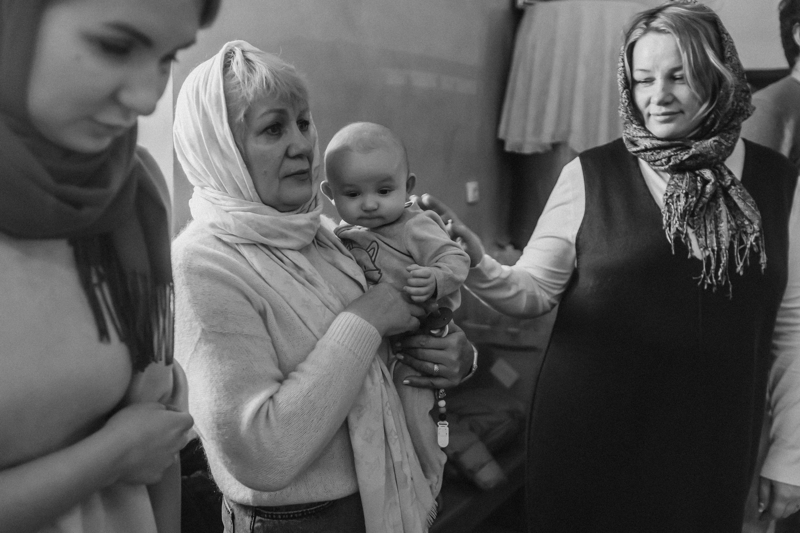 Крещение семакова. Семейный фотограф Тюмень, фотограф на роды Салмина Мария