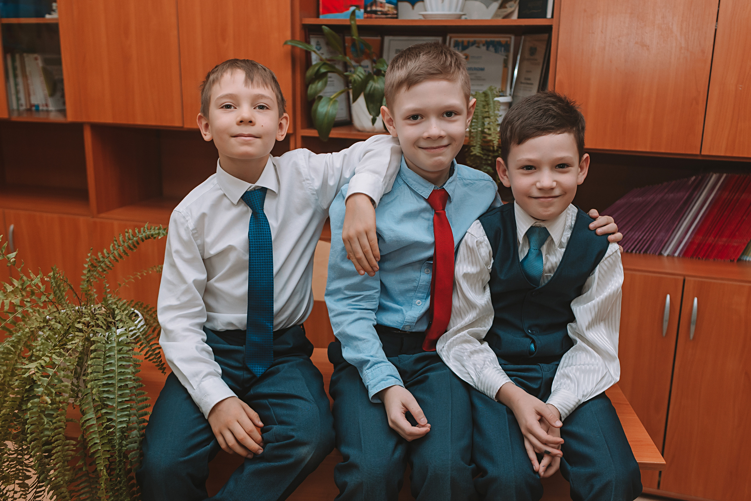 2 класс в школе. Семейный фотограф Тюмень, фотограф на роды Салмина Мария