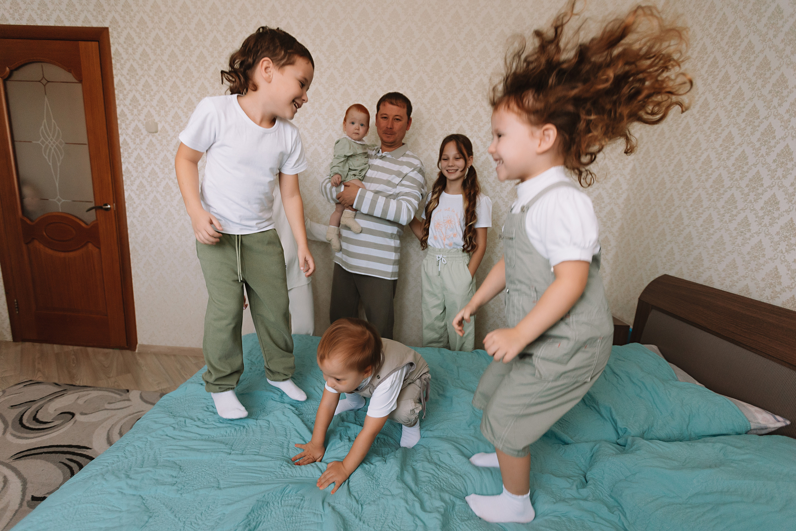 Большая семья (17 человек в частном доме, 2 часа). Семейный фотограф Тюмень, фотограф на роды Салмина Мария