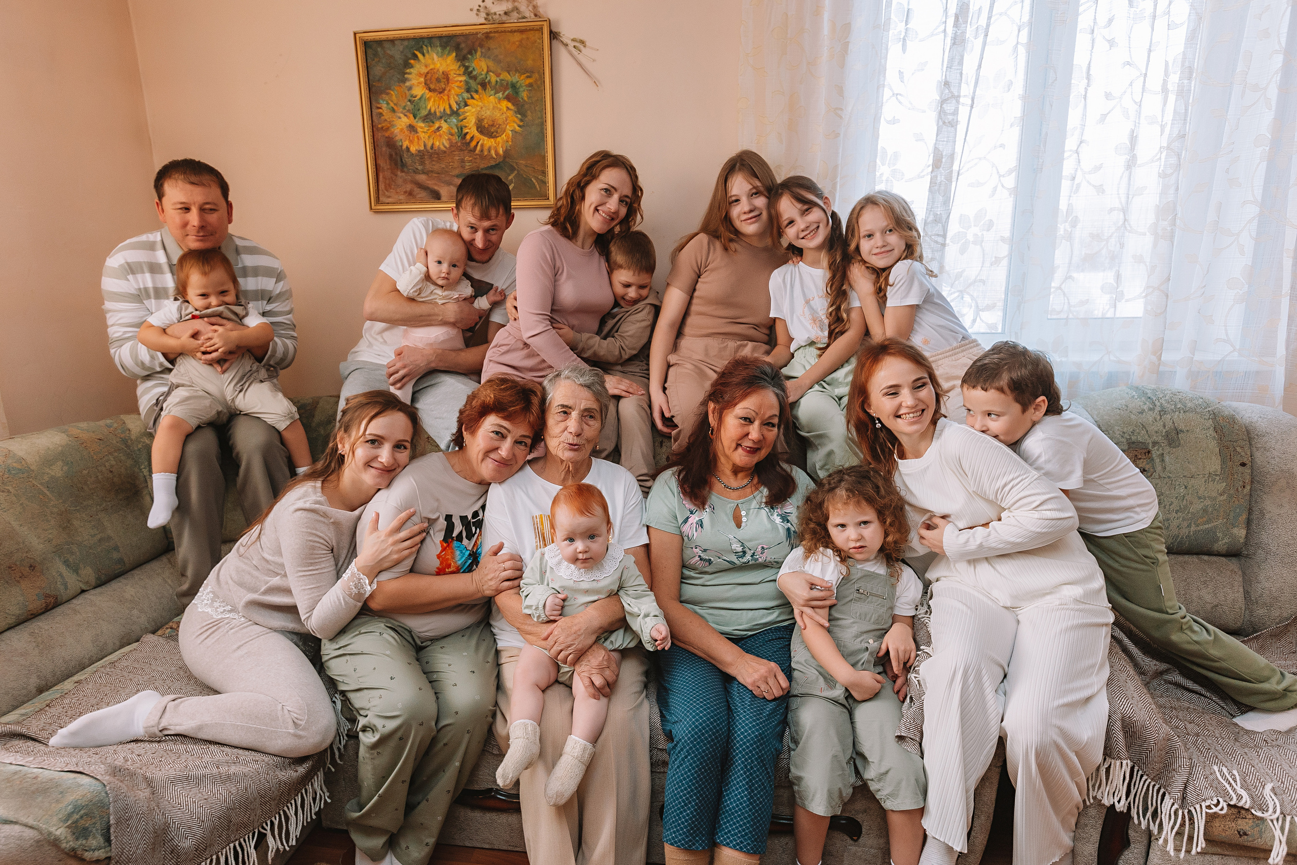 Большая семья (17 человек в частном доме, 2 часа). Семейный фотограф Тюмень, фотограф на роды Салмина Мария