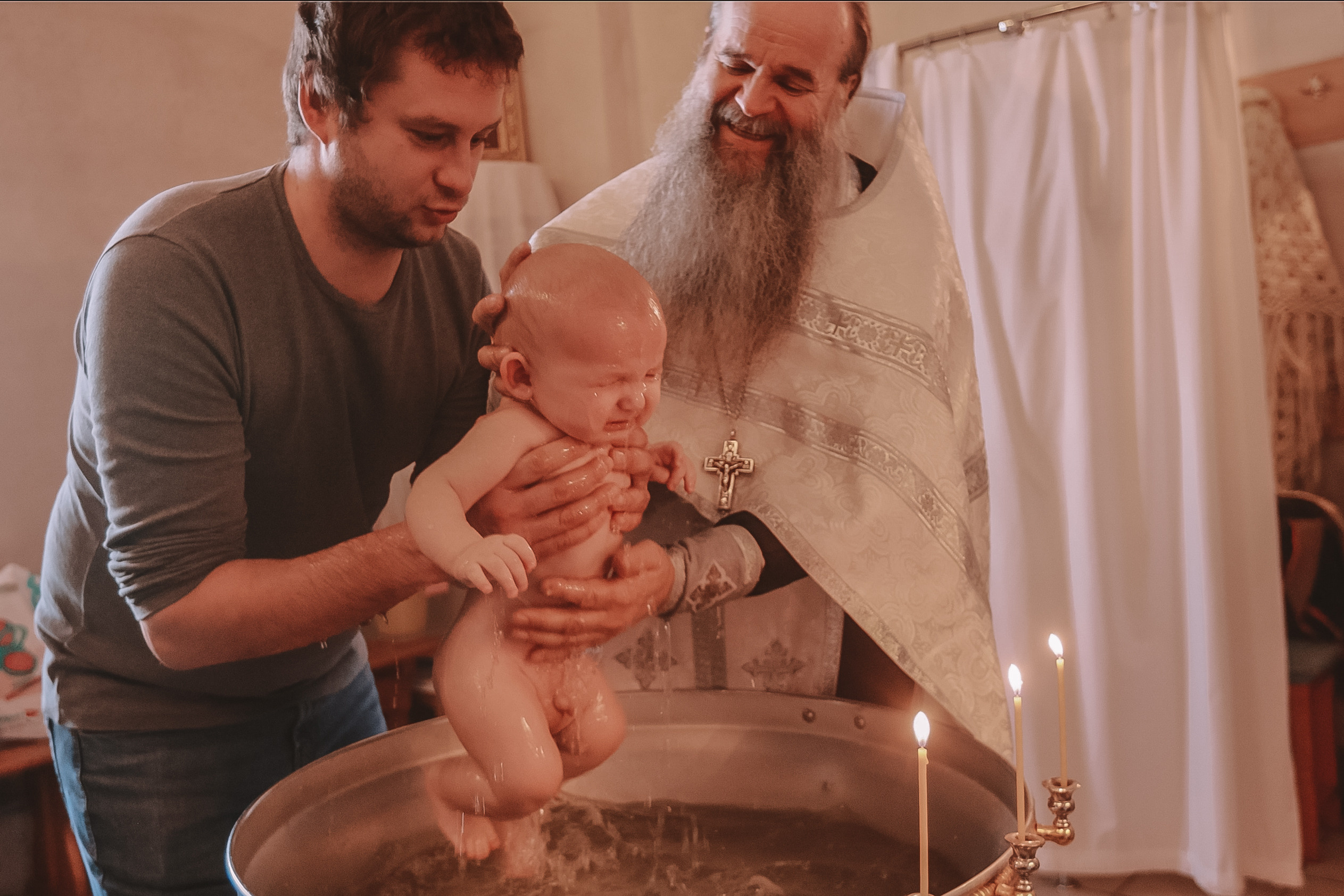 Крещение семакова. Семейный фотограф Тюмень, фотограф на роды Салмина Мария