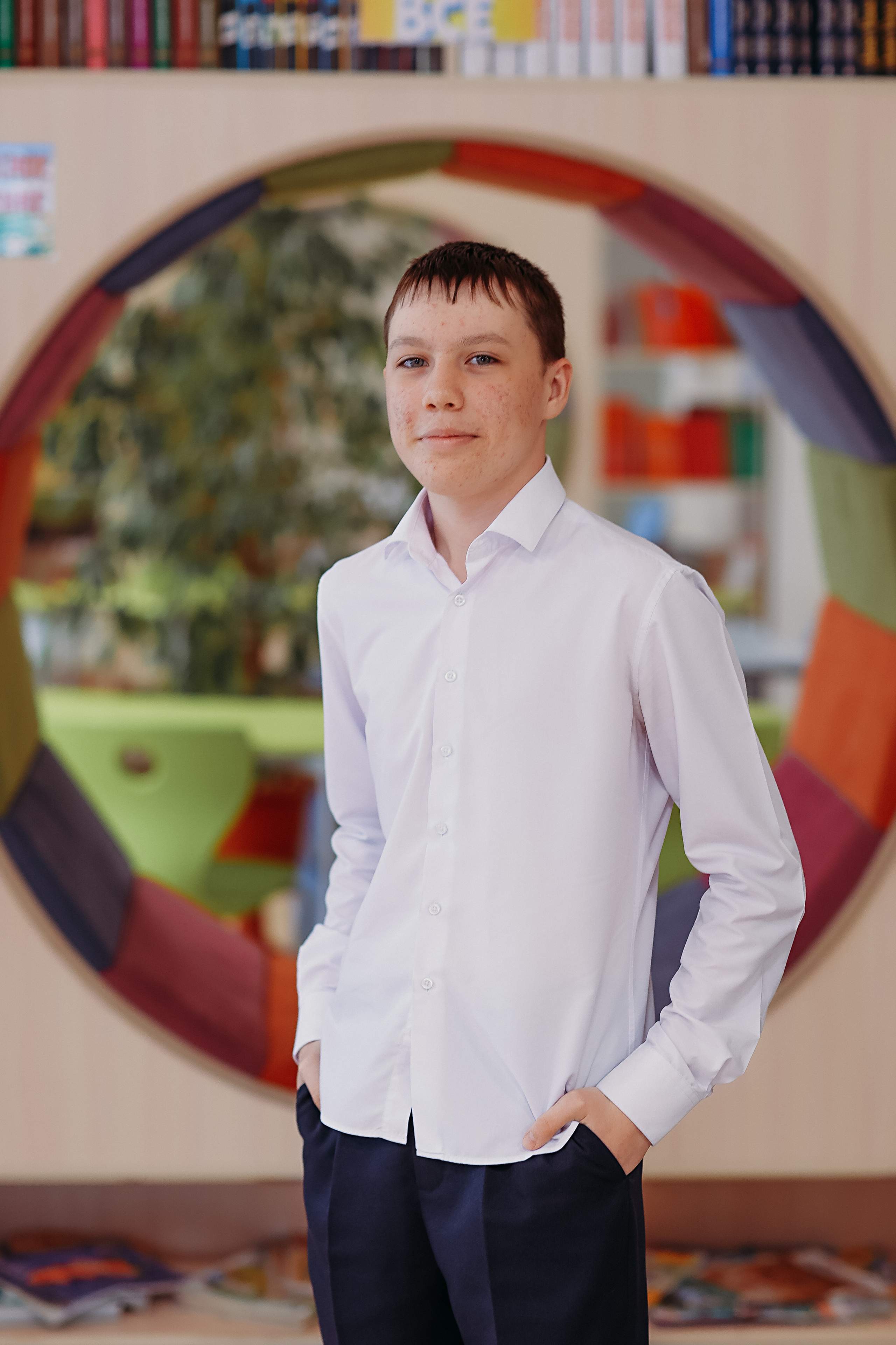 8 класс в библиотеке. Семейный фотограф Тюмень, фотограф на роды Салмина Мария