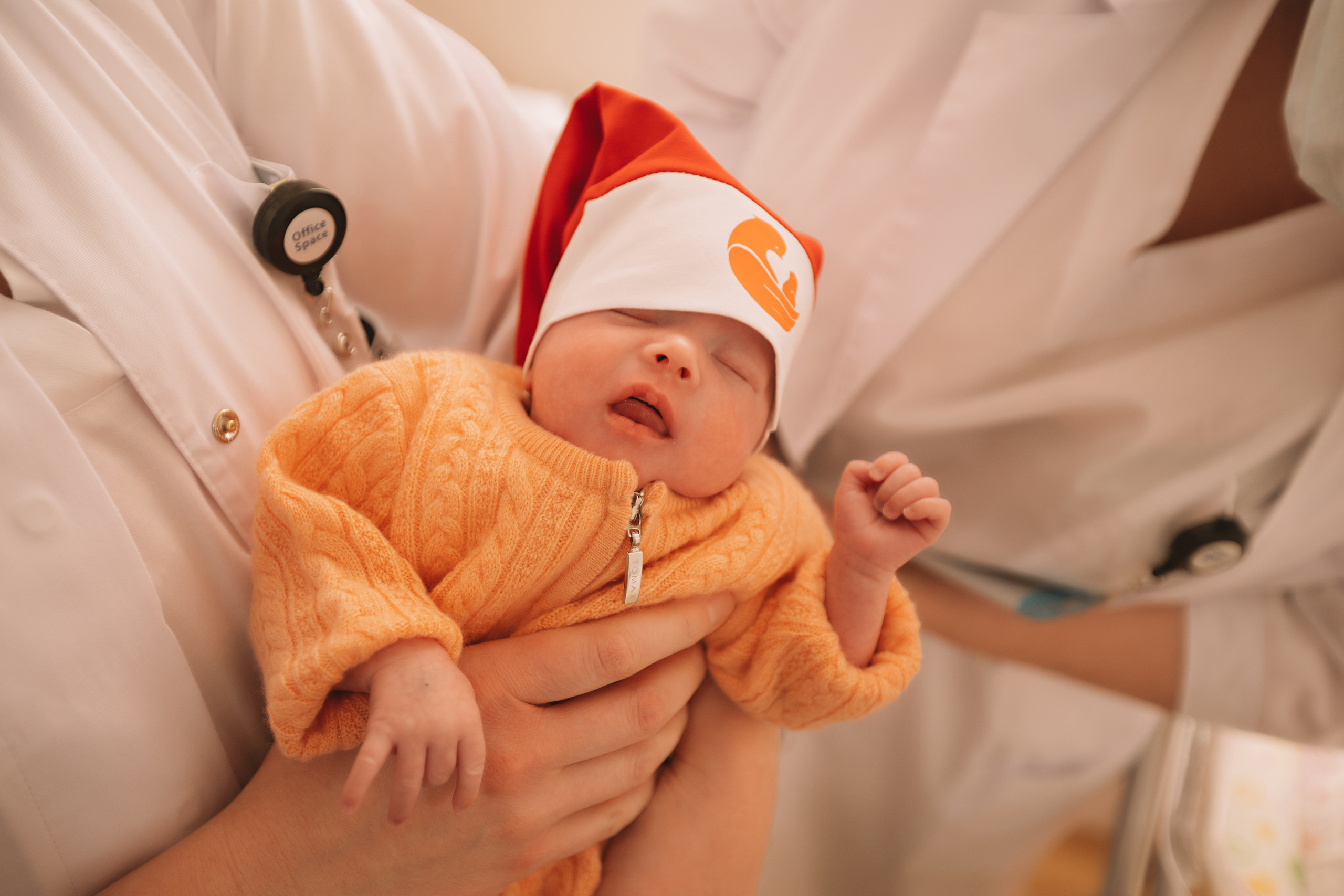 Выписка Мать и Дитя. Семейный фотограф Тюмень, фотограф на роды Салмина Мария