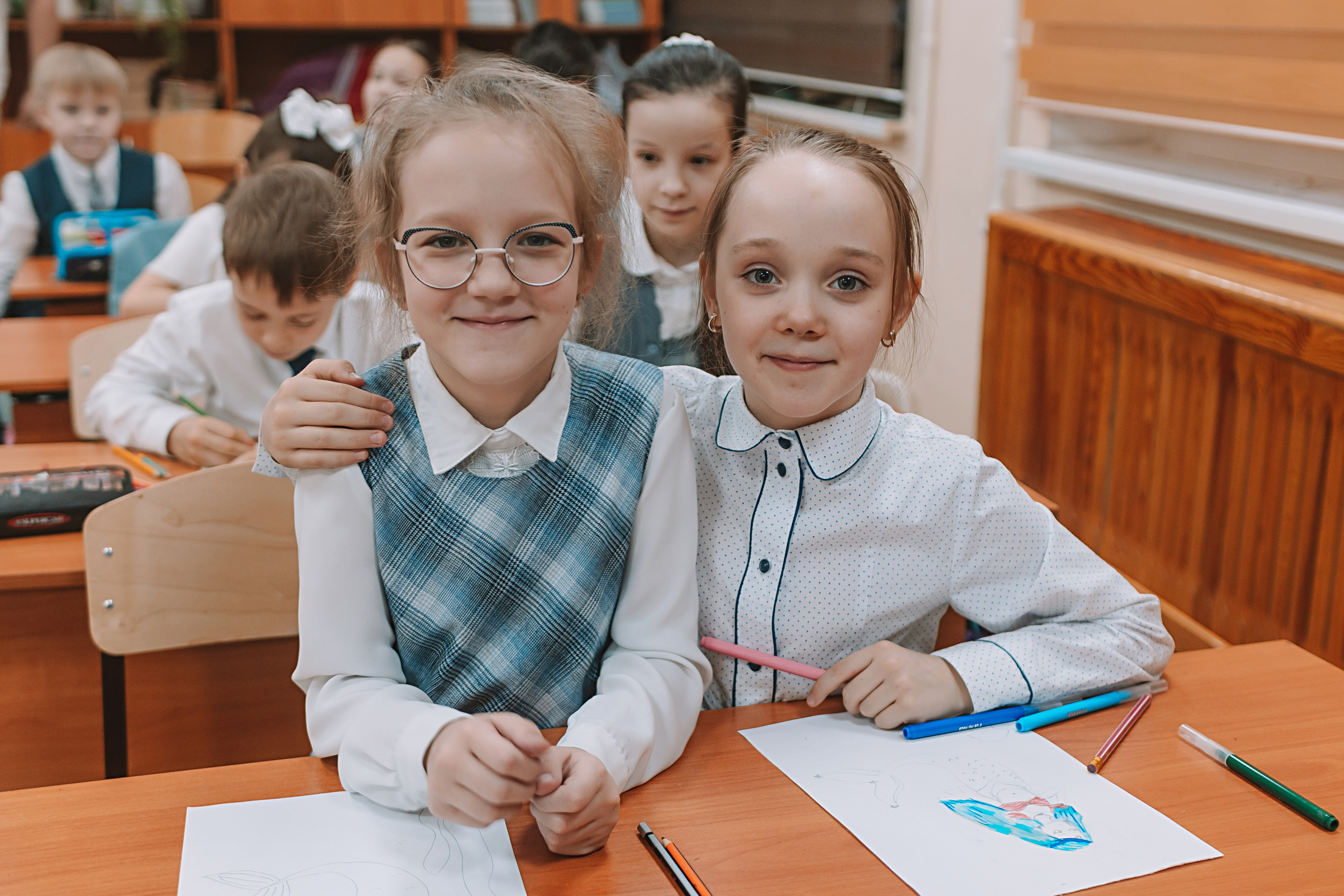 2 класс в школе. Семейный фотограф Тюмень, фотограф на роды Салмина Мария