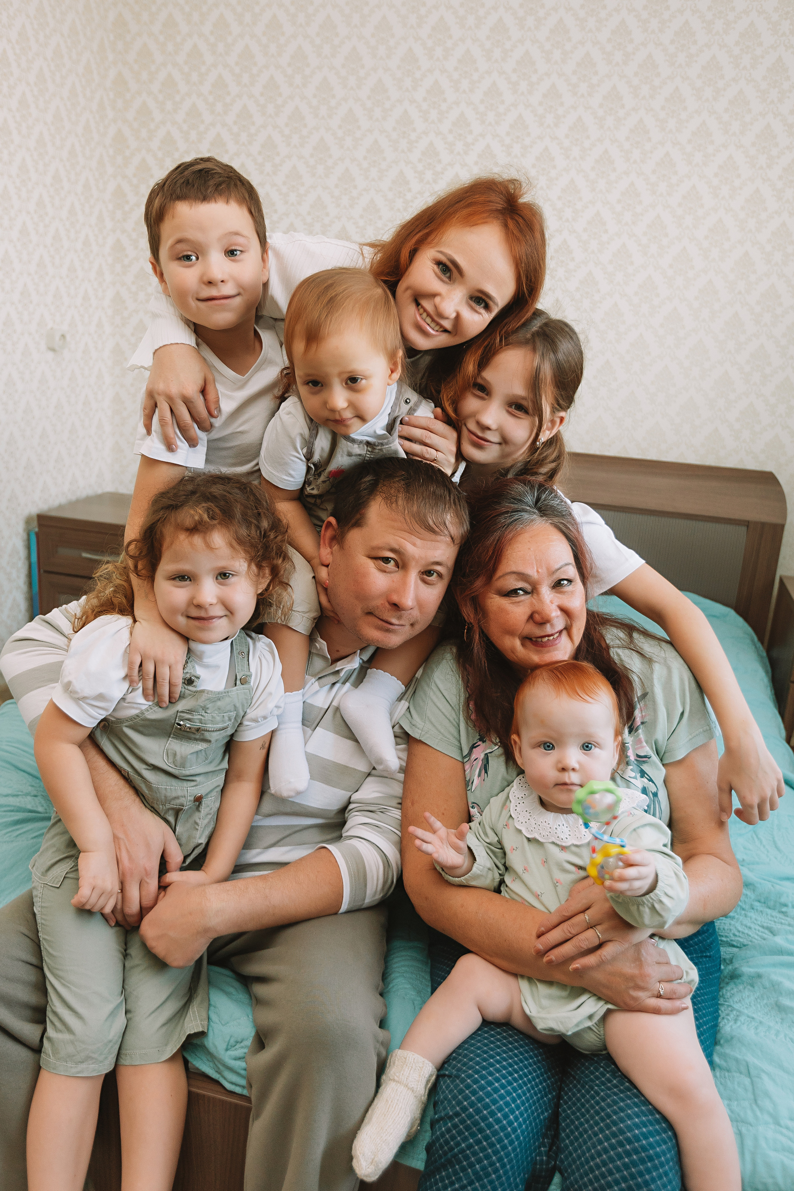 Большая семья (17 человек в частном доме, 2 часа). Семейный фотограф Тюмень, фотограф на роды Салмина Мария