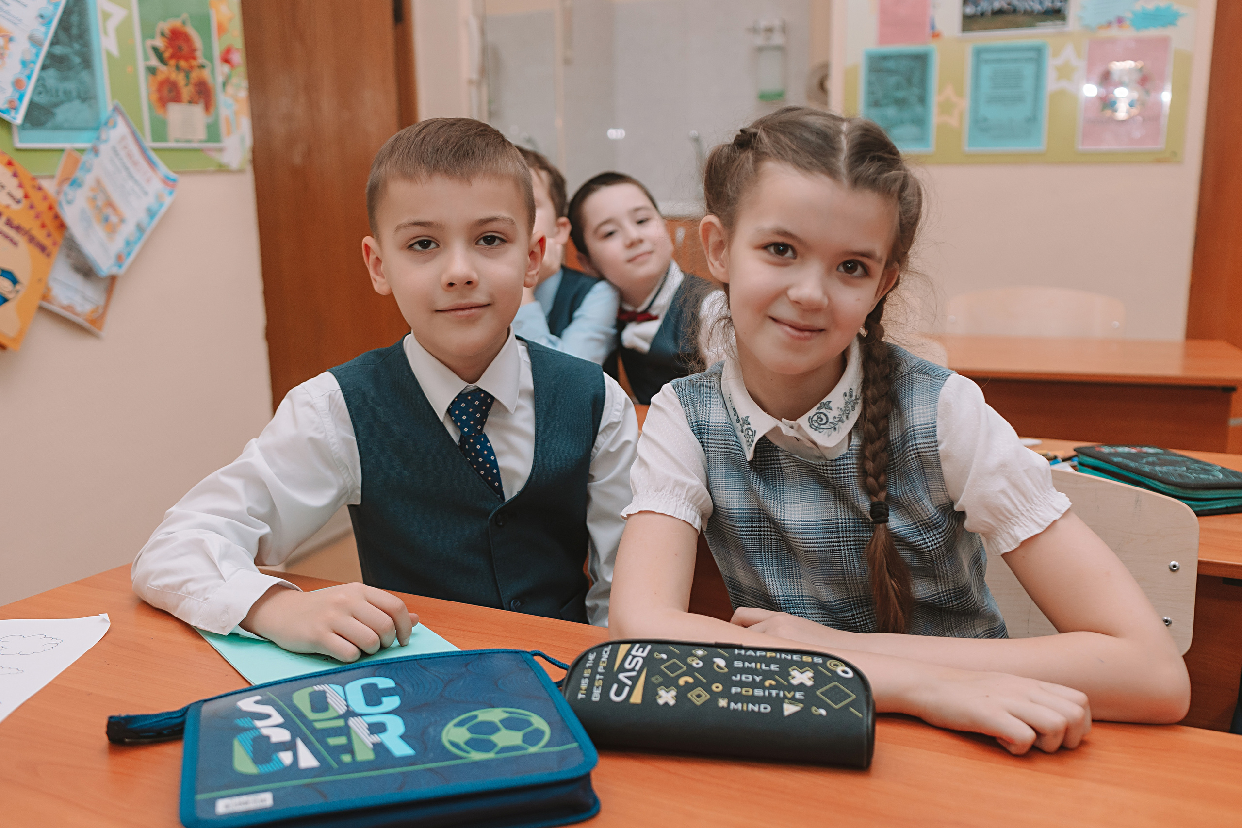 2 класс в школе. Семейный фотограф Тюмень, фотограф на роды Салмина Мария