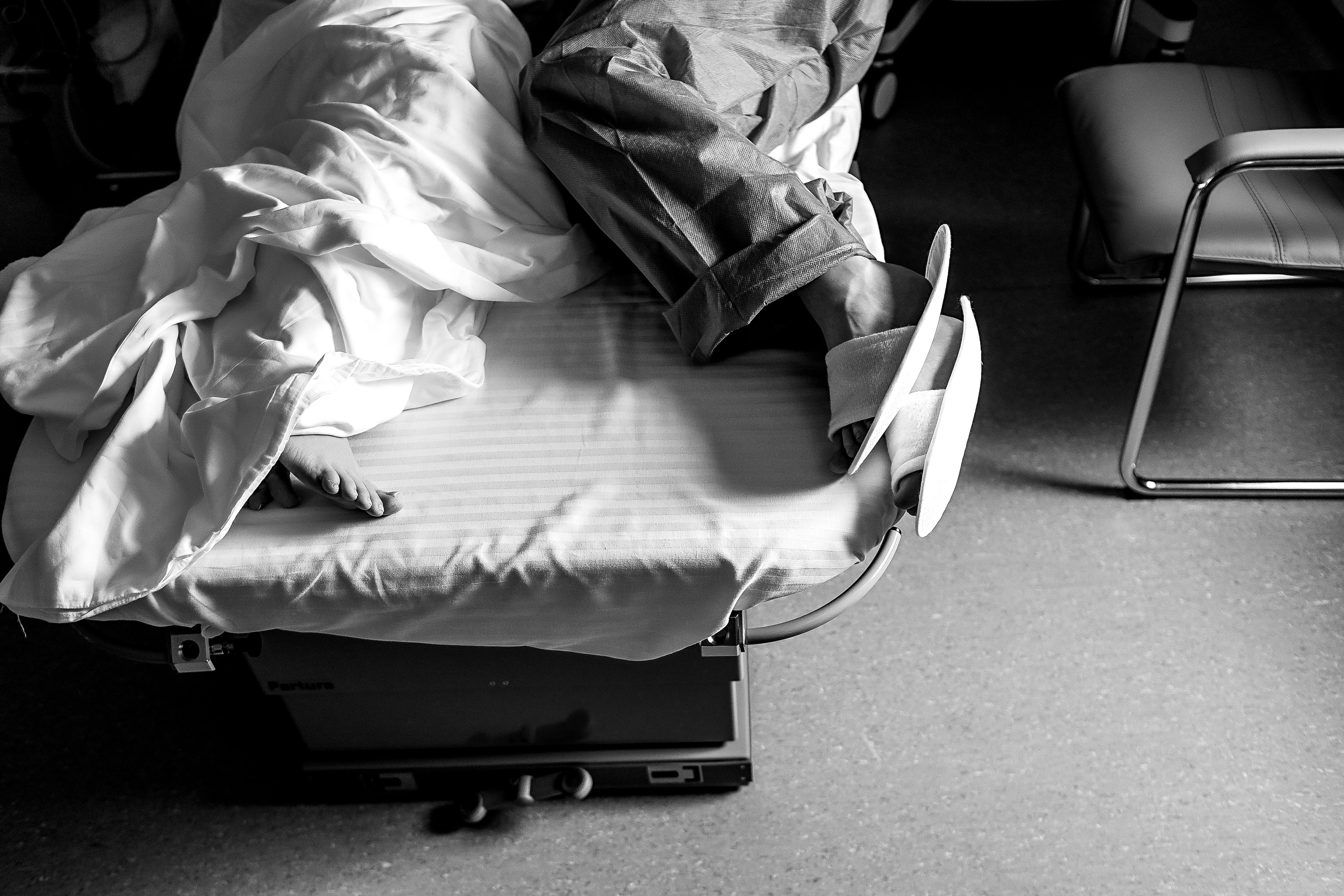 Мать и Дитя. Семейный фотограф Тюмень, фотограф на роды Салмина Мария