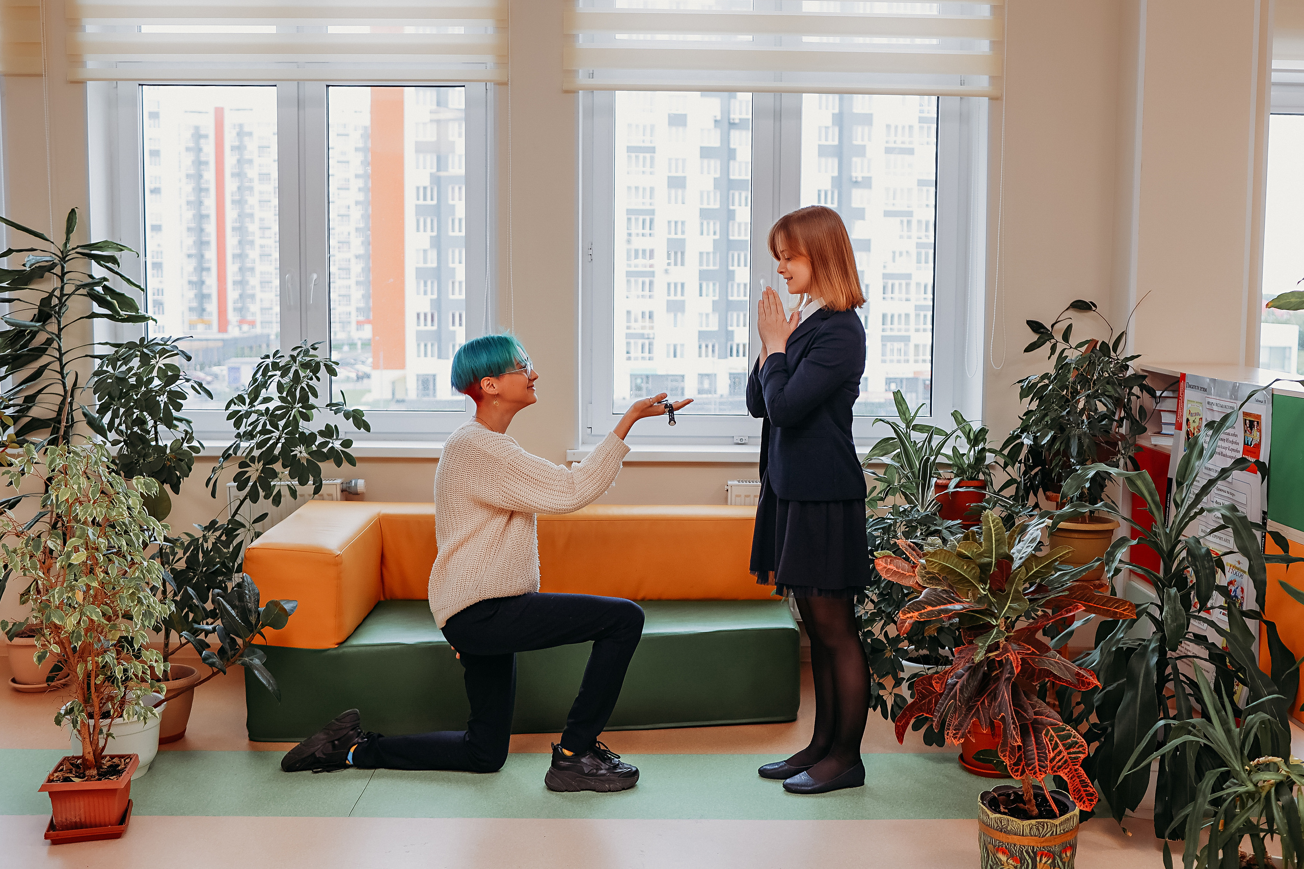 8 класс в библиотеке. Семейный фотограф Тюмень, фотограф на роды Салмина Мария