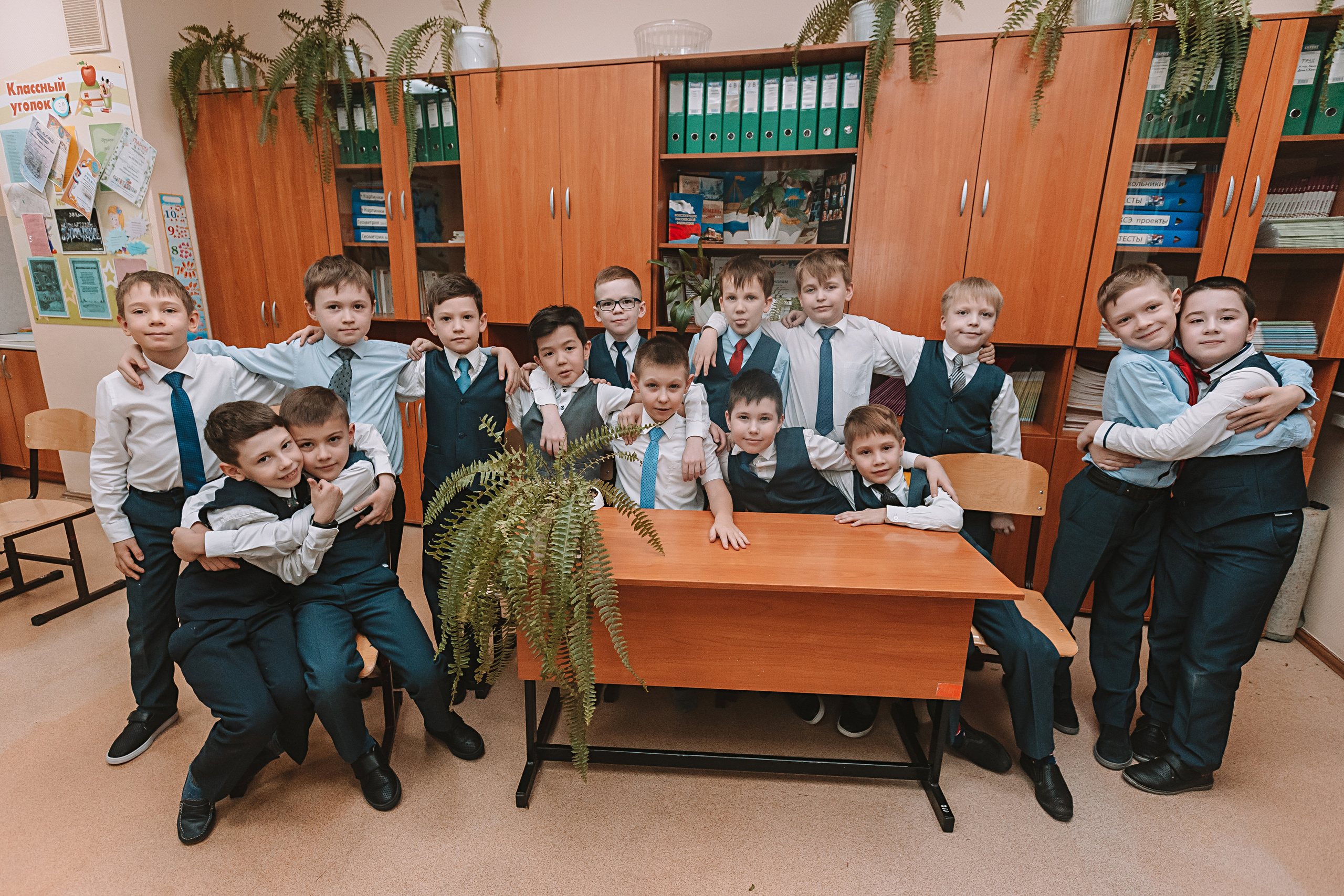 2 класс в школе. Семейный фотограф Тюмень, фотограф на роды Салмина Мария