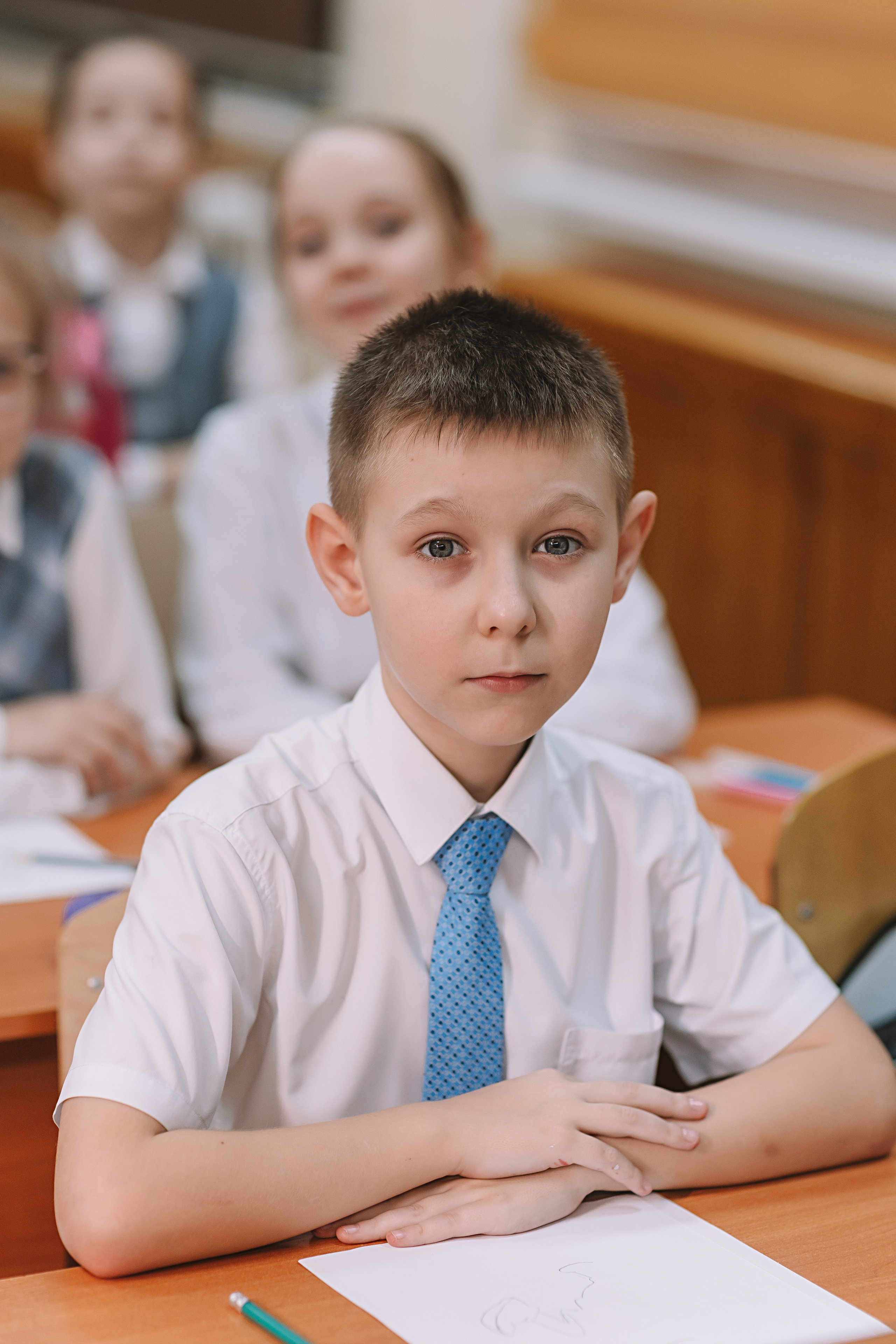 2 класс в школе. Семейный фотограф Тюмень, фотограф на роды Салмина Мария