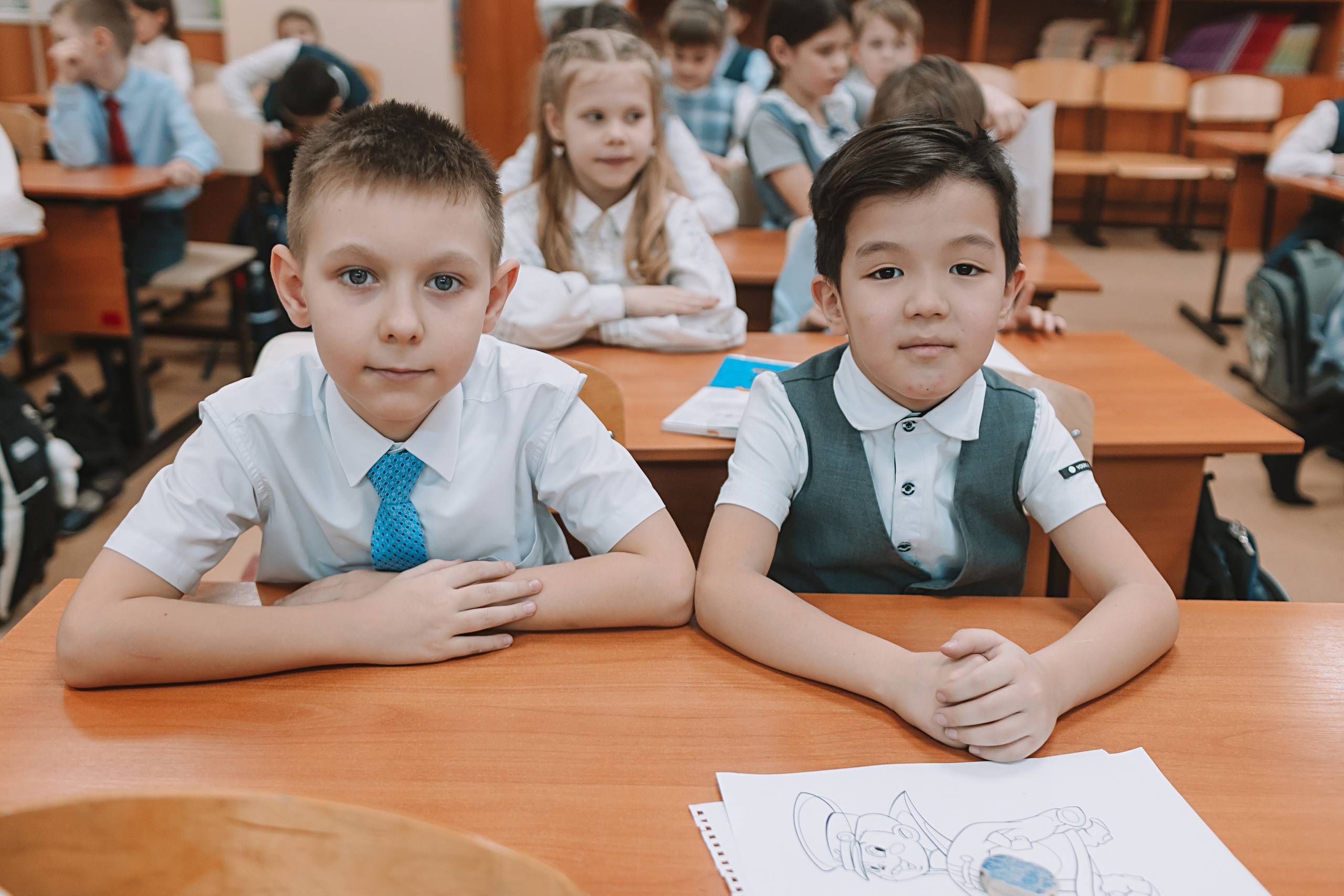 2 класс в школе. Семейный фотограф Тюмень, фотограф на роды Салмина Мария