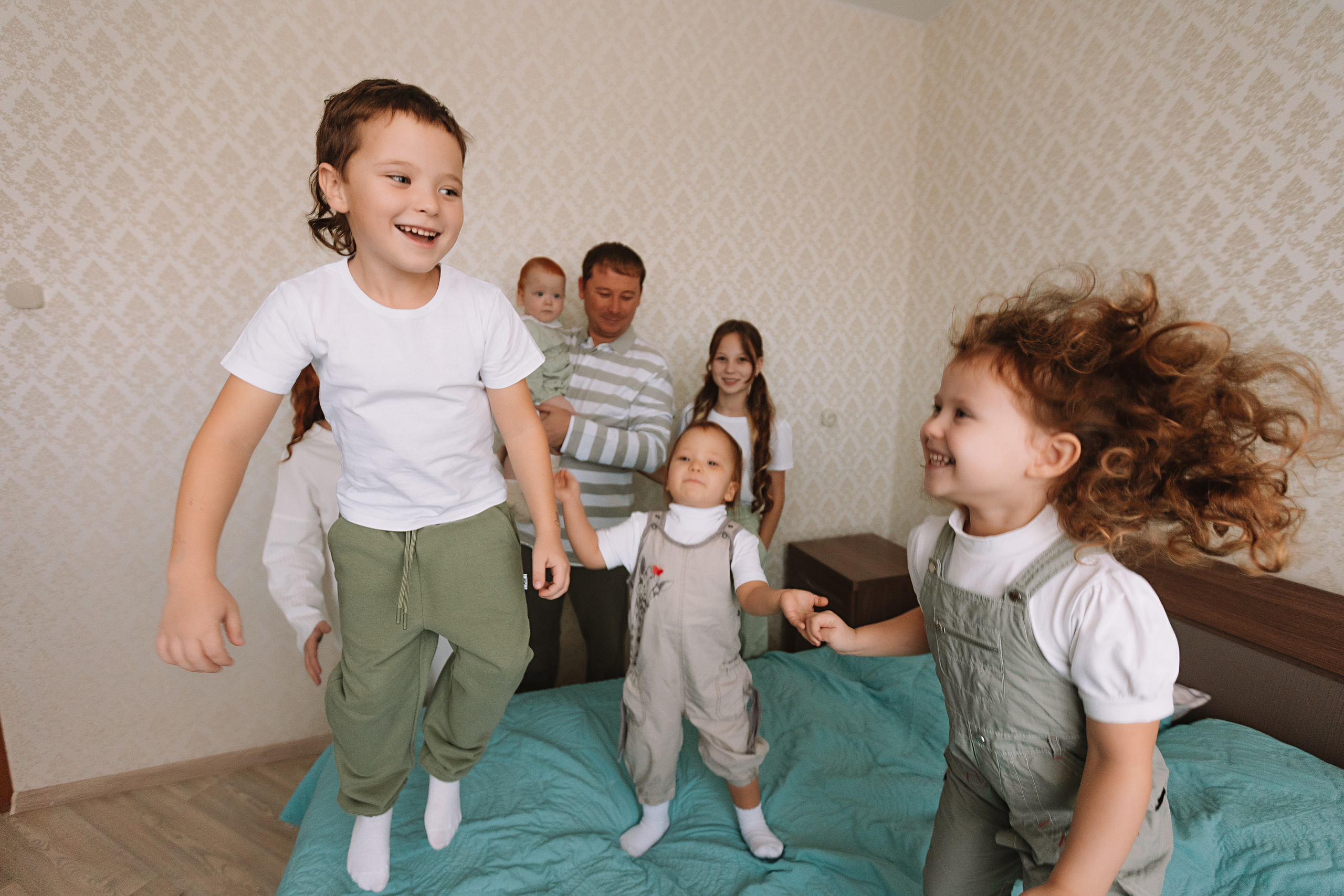 Большая семья (17 человек в частном доме, 2 часа). Семейный фотограф Тюмень, фотограф на роды Салмина Мария