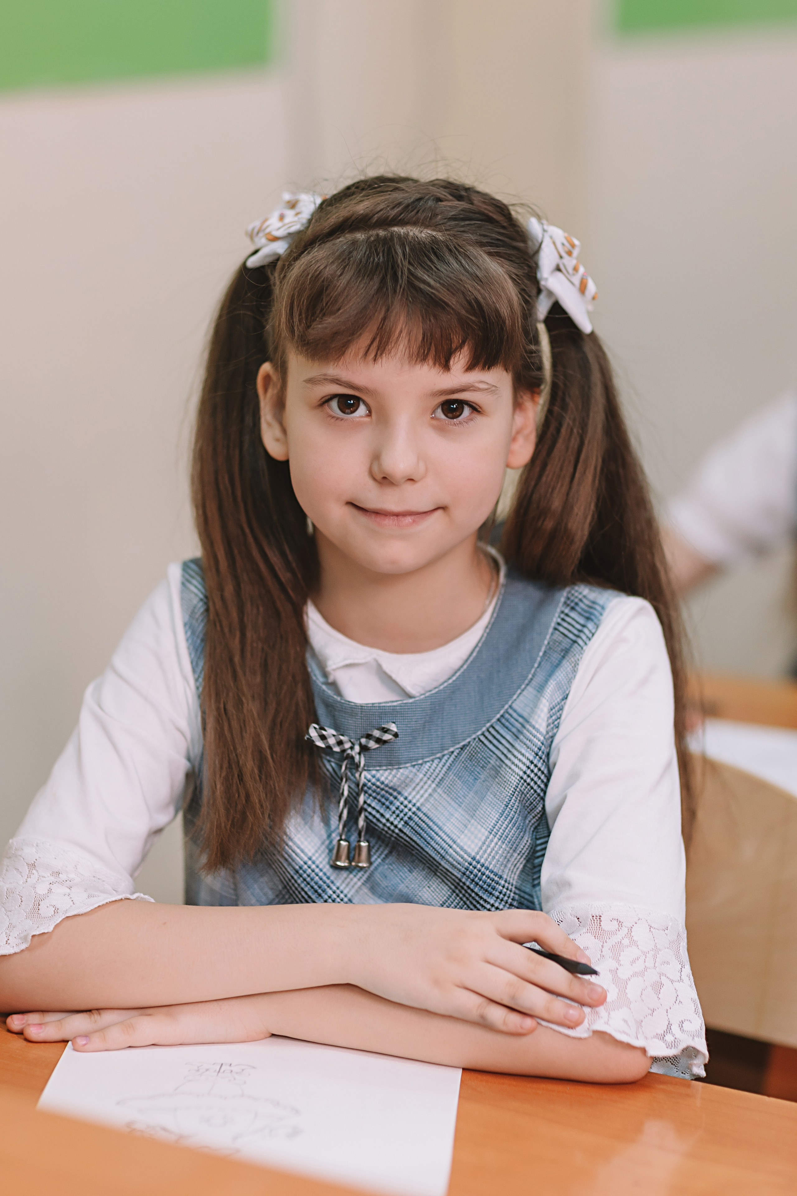 2 класс в школе. Семейный фотограф Тюмень, фотограф на роды Салмина Мария