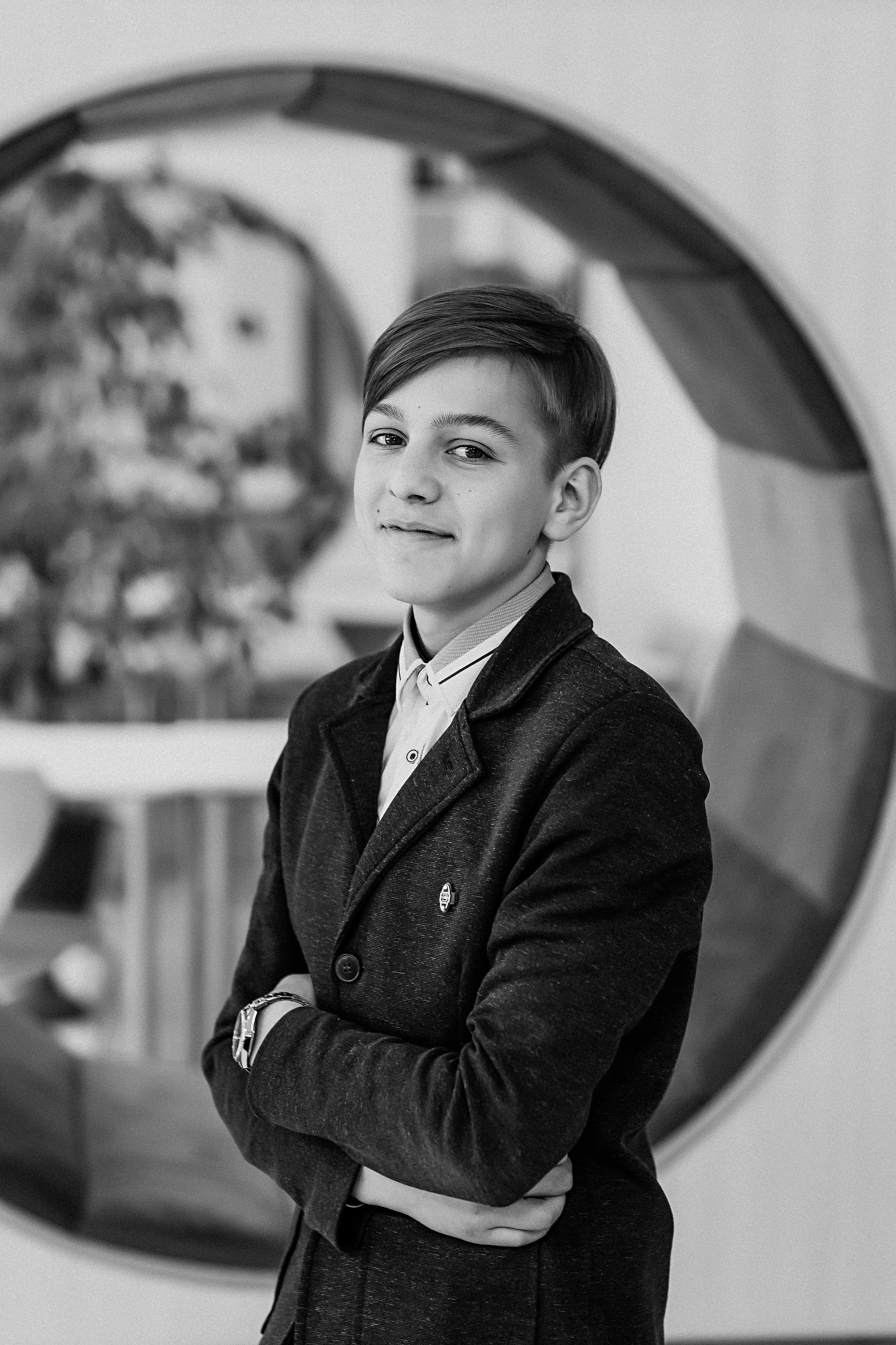 8 класс в библиотеке. Семейный фотограф Тюмень, фотограф на роды Салмина Мария