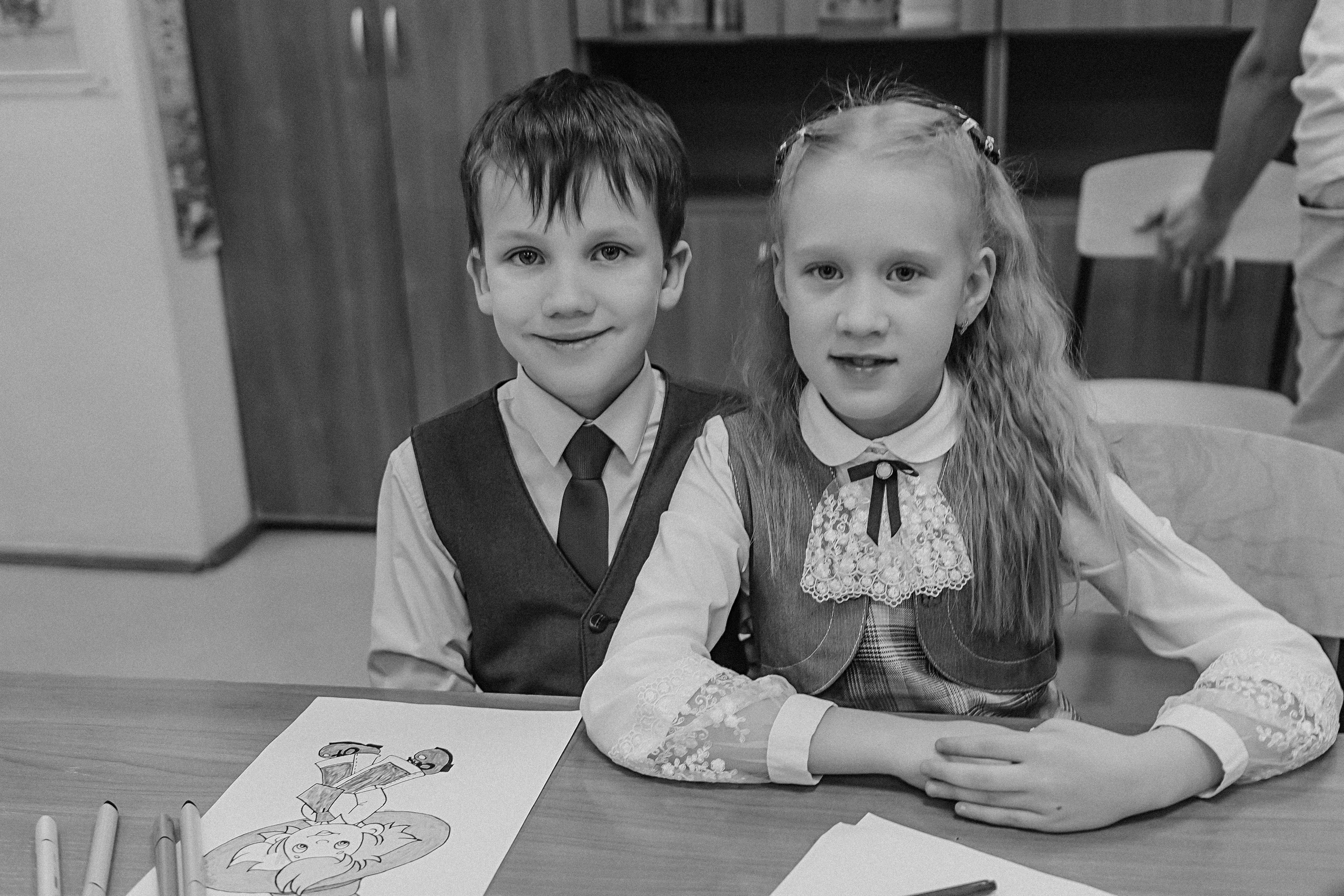 2 класс в школе. Семейный фотограф Тюмень, фотограф на роды Салмина Мария