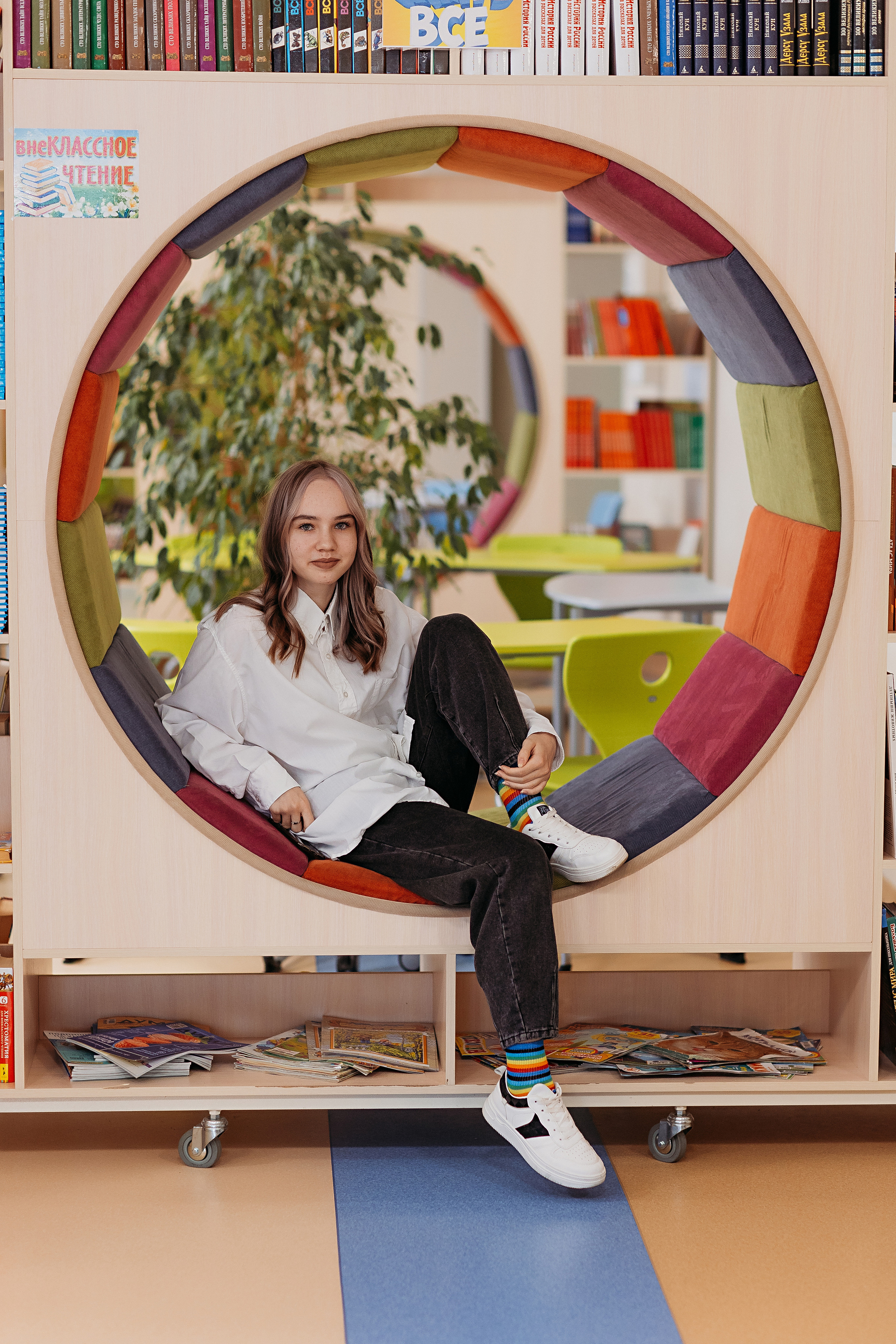 8 класс в библиотеке. Семейный фотограф Тюмень, фотограф на роды Салмина Мария