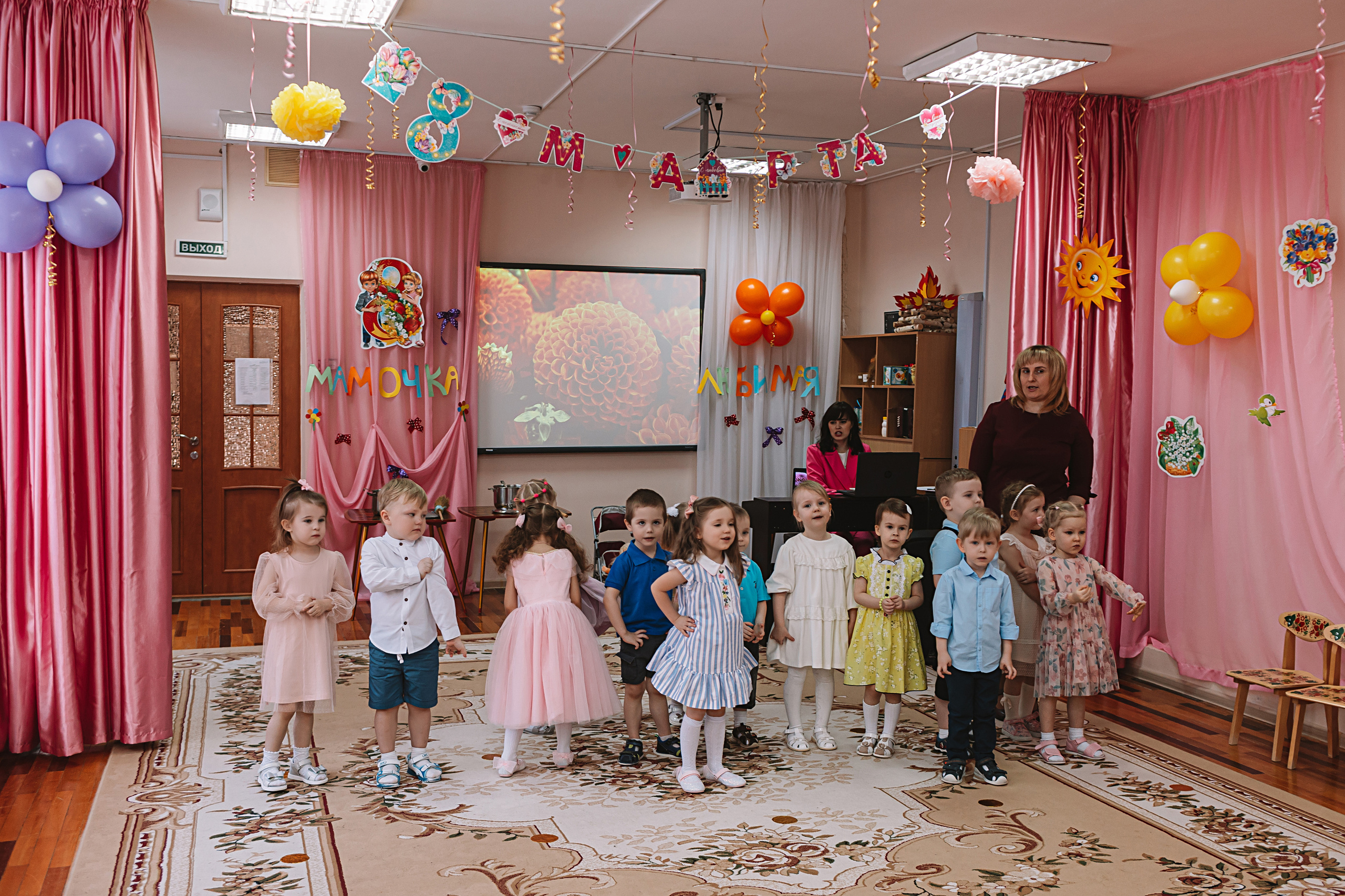 Утренник садик. Семейный фотограф Тюмень, фотограф на роды Салмина Мария