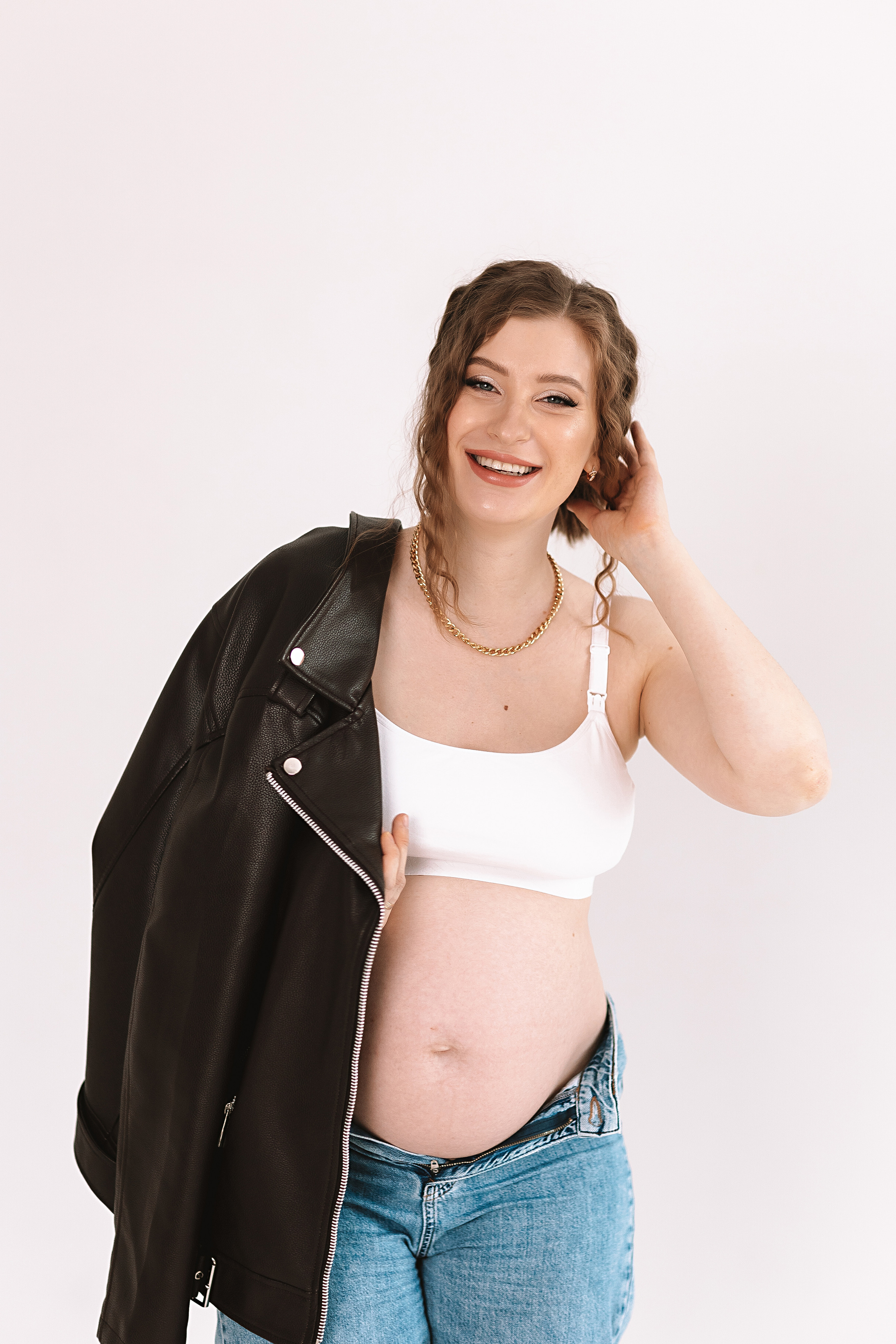 Беременность (фататум, циклорама и зал). Семейный фотограф Тюмень, фотограф на роды Салмина Мария