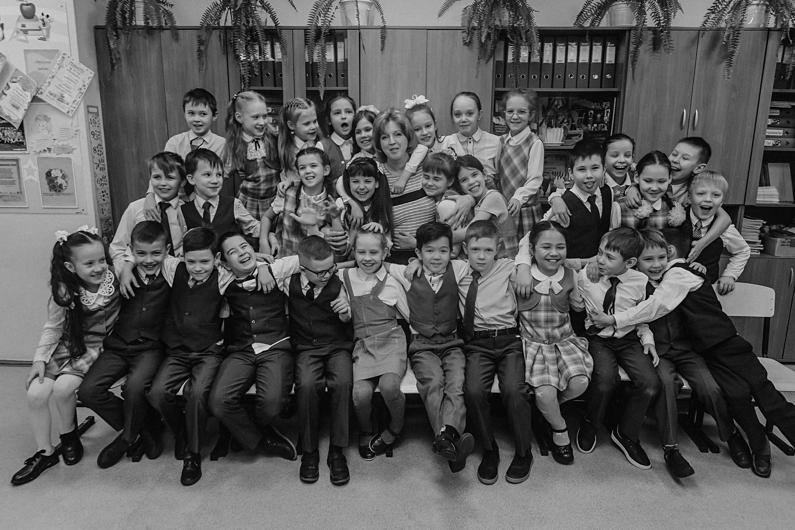 2 класс в школе. Семейный фотограф Тюмень, фотограф на роды Салмина Мария