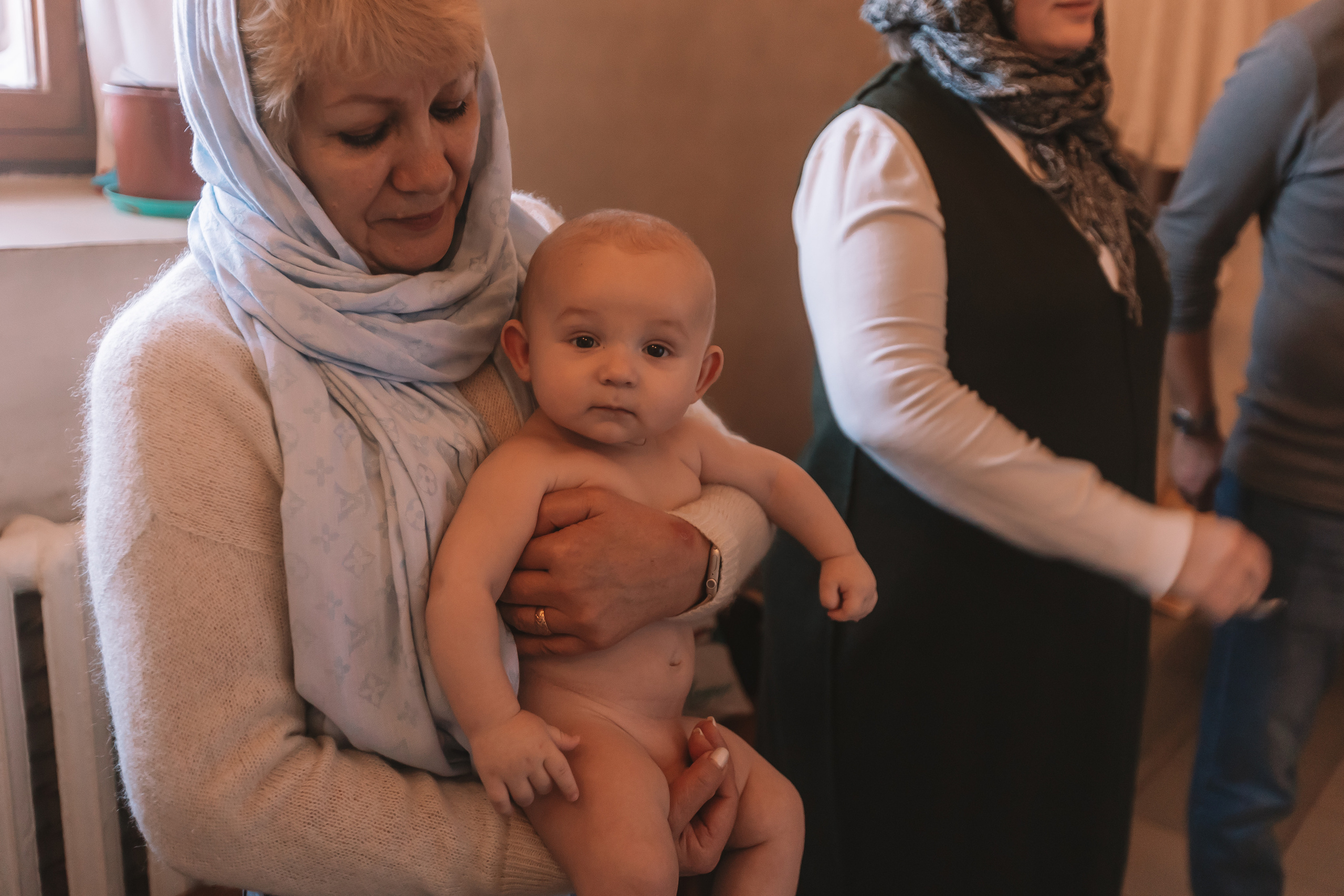 Крещение семакова. Семейный фотограф Тюмень, фотограф на роды Салмина Мария