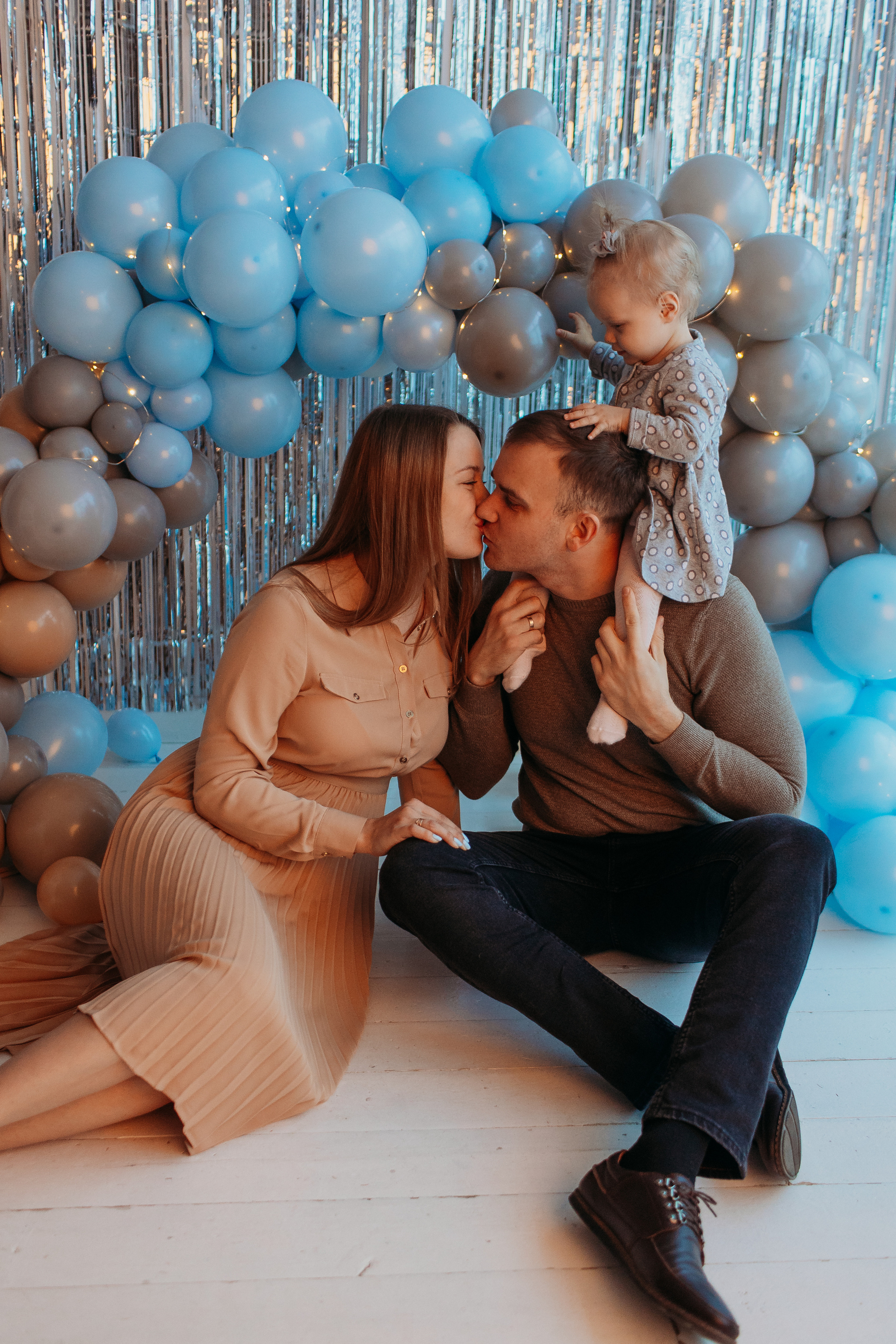 Годик в ВВ студио. Семейный фотограф Тюмень, фотограф на роды Салмина Мария