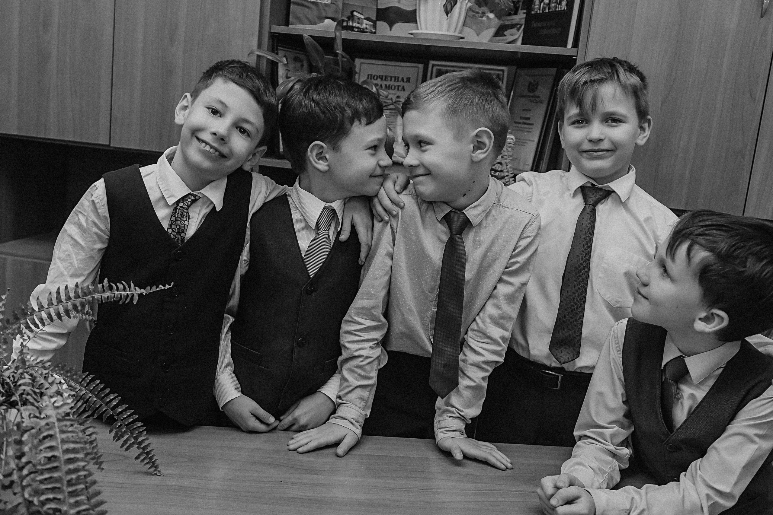 2 класс в школе. Семейный фотограф Тюмень, фотограф на роды Салмина Мария