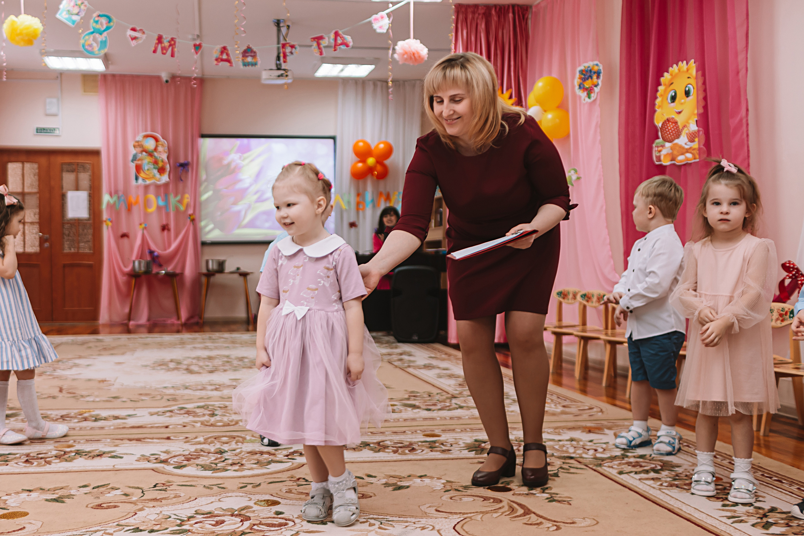 Утренник садик. Семейный фотограф Тюмень, фотограф на роды Салмина Мария