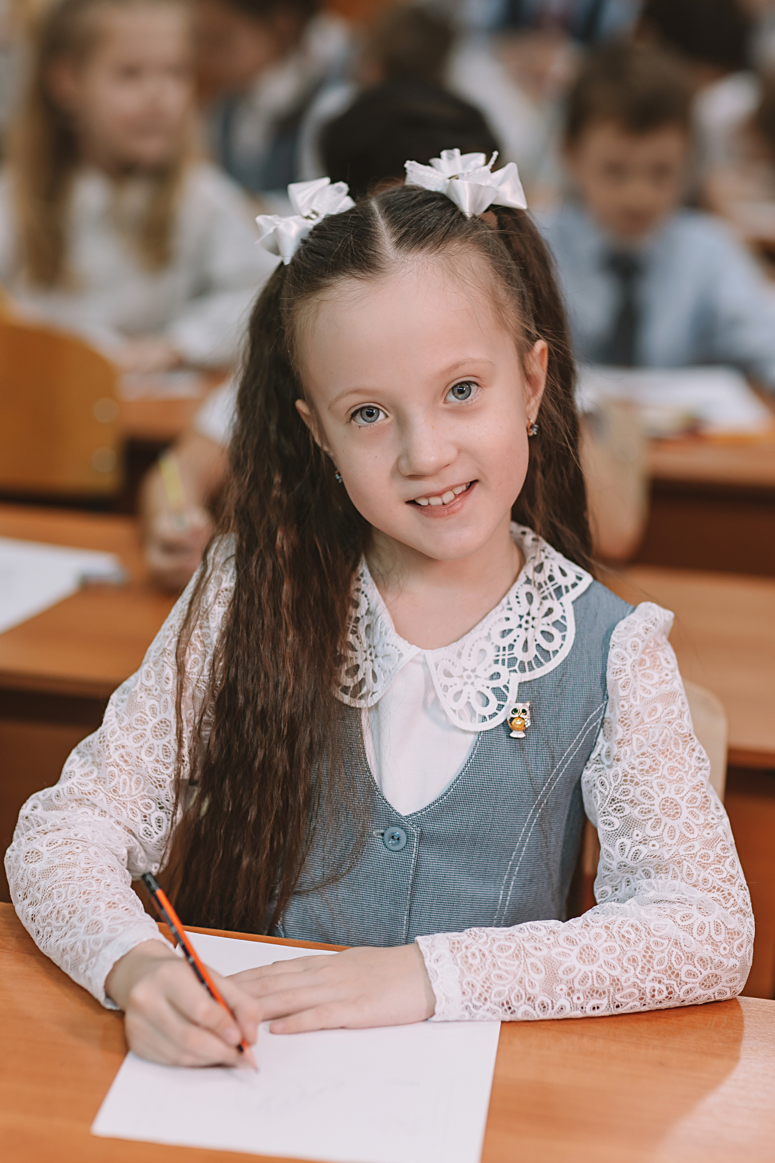 2 класс в школе. Семейный фотограф Тюмень, фотограф на роды Салмина Мария