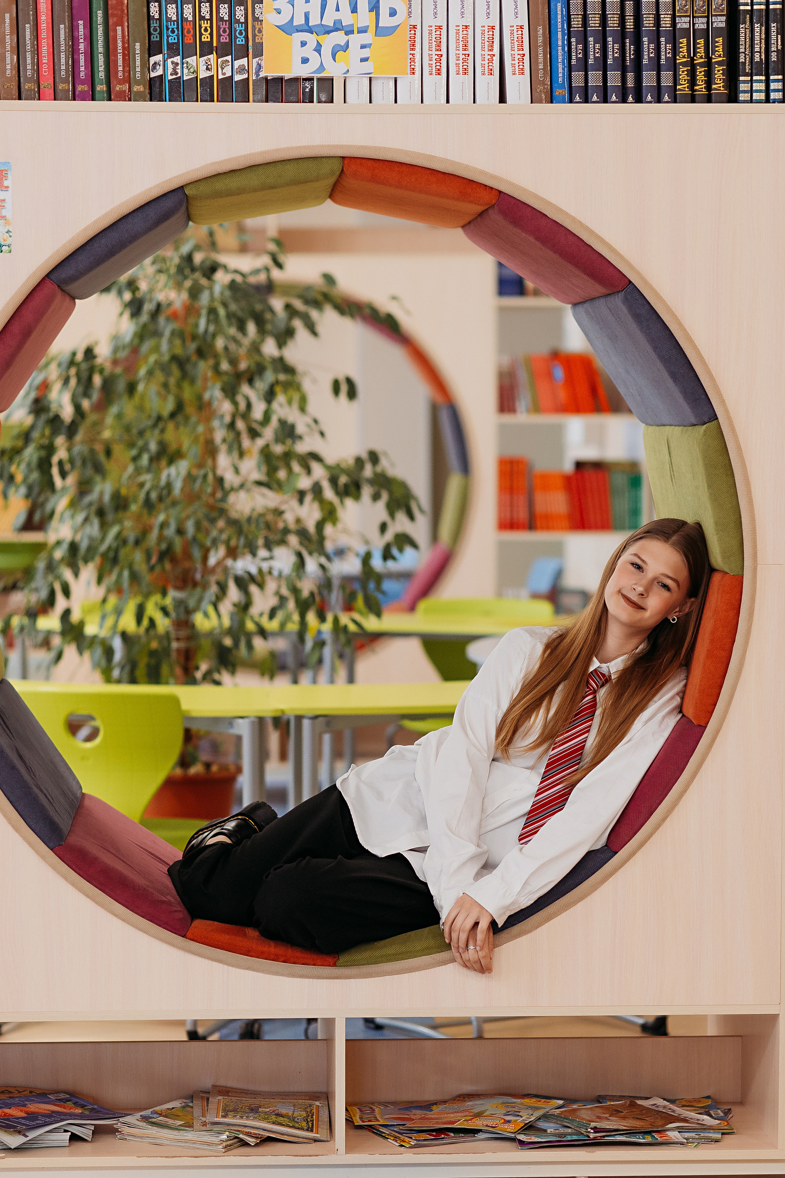 8 класс в библиотеке. Семейный фотограф Тюмень, фотограф на роды Салмина Мария