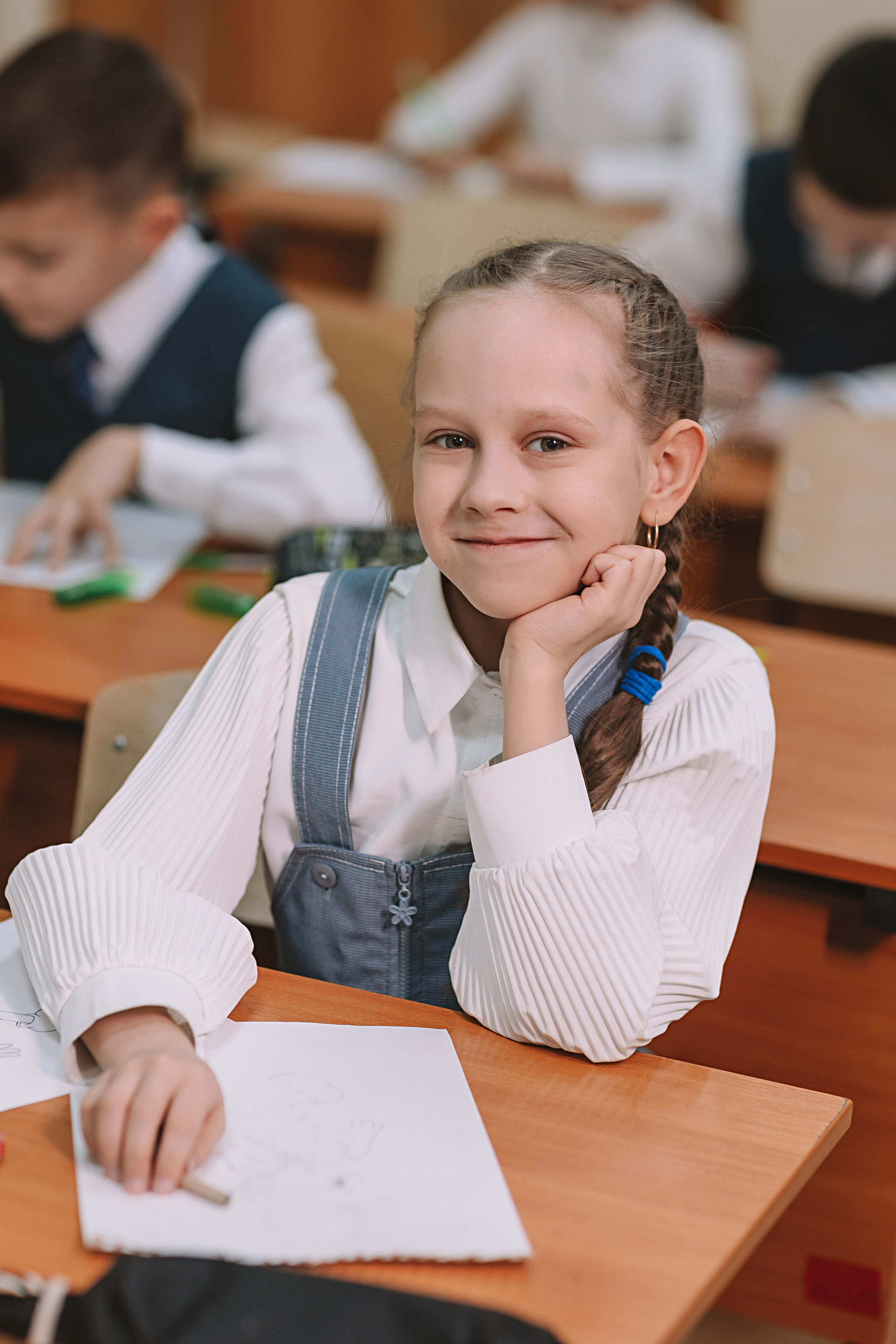2 класс в школе. Семейный фотограф Тюмень, фотограф на роды Салмина Мария